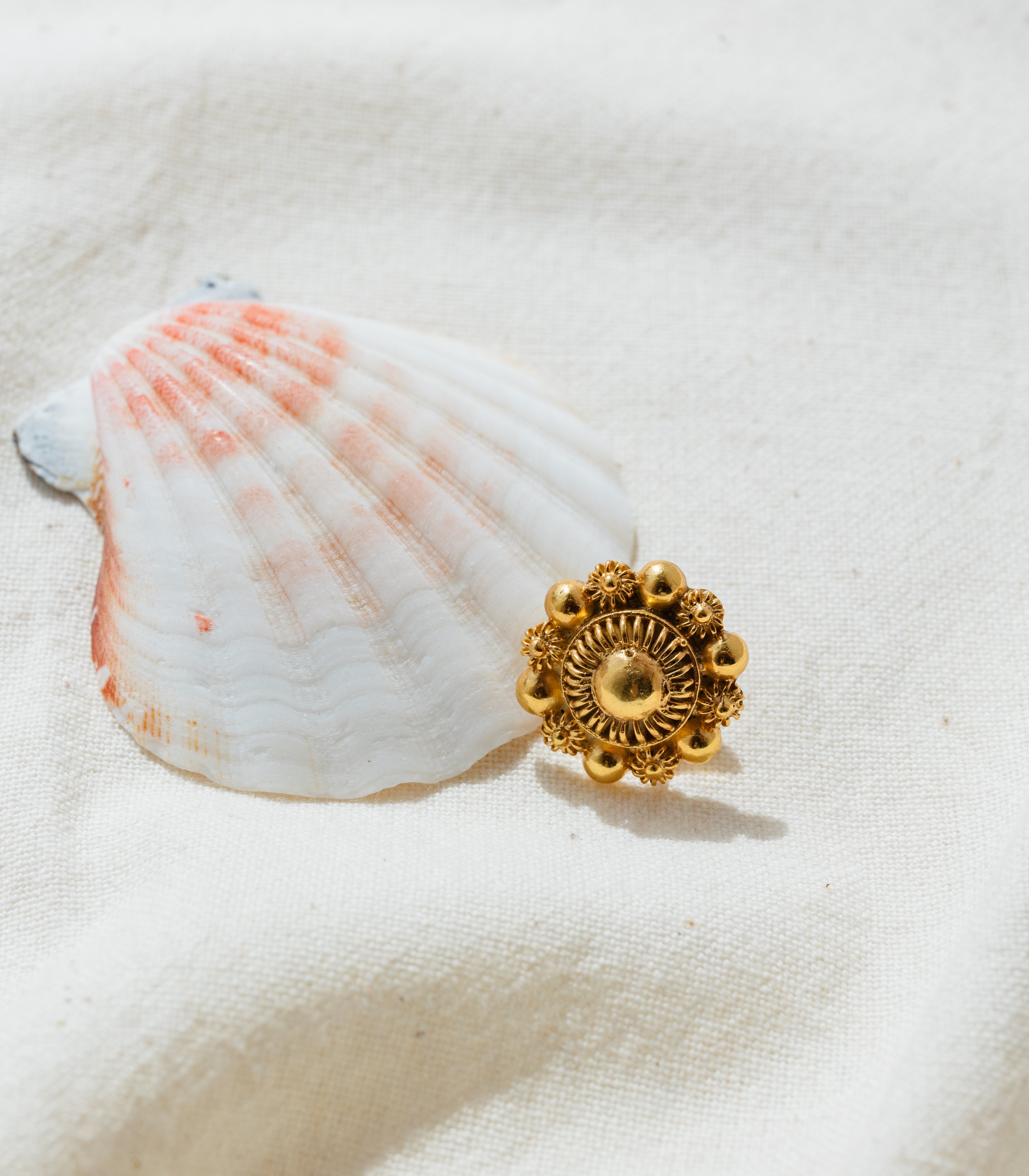 Bernie Gold Filigree Suit Lapel Pin - AMAMI