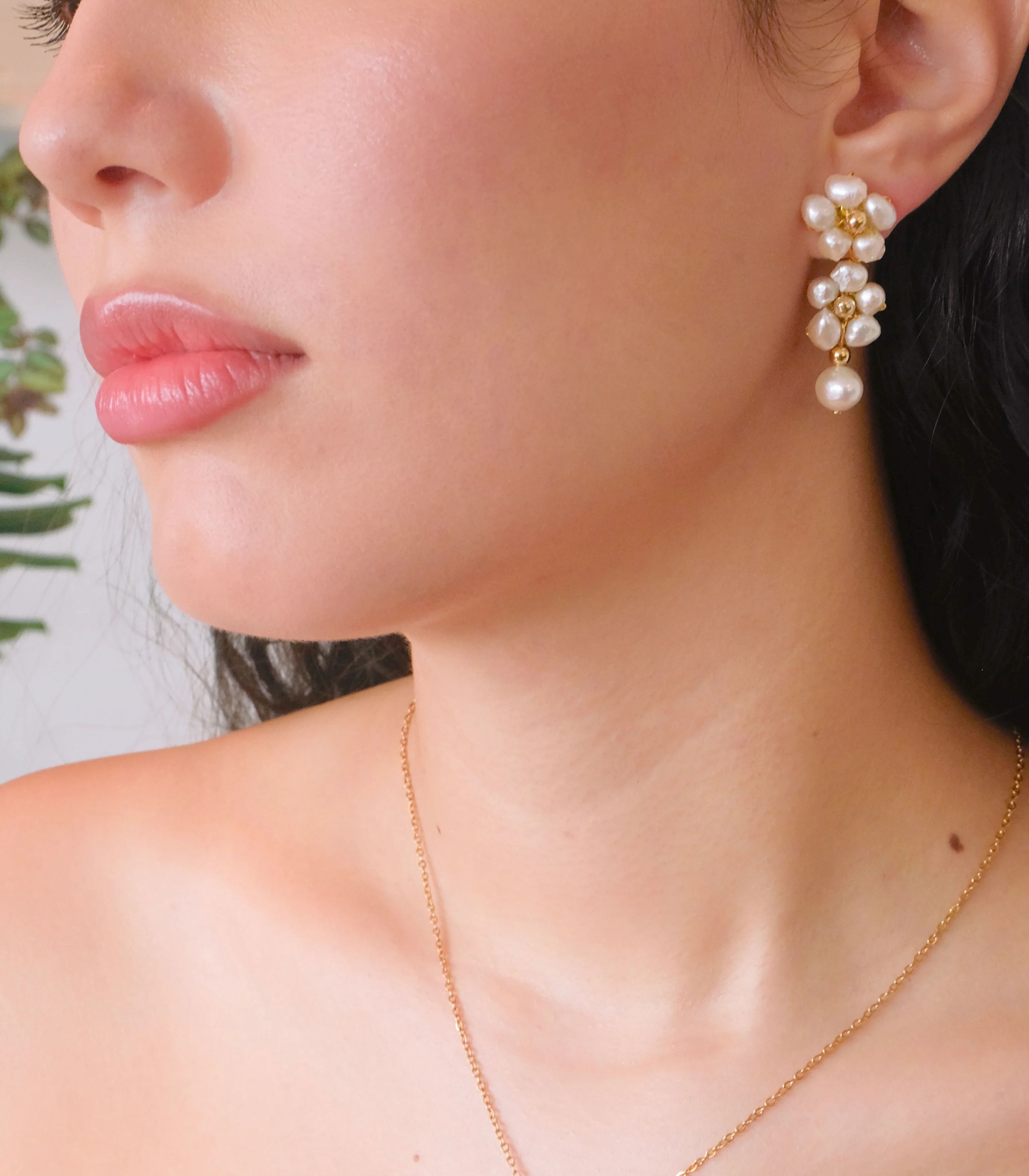Kalachuchi Luxe: 6-in-1 Pearl Jewelry Set - Arete