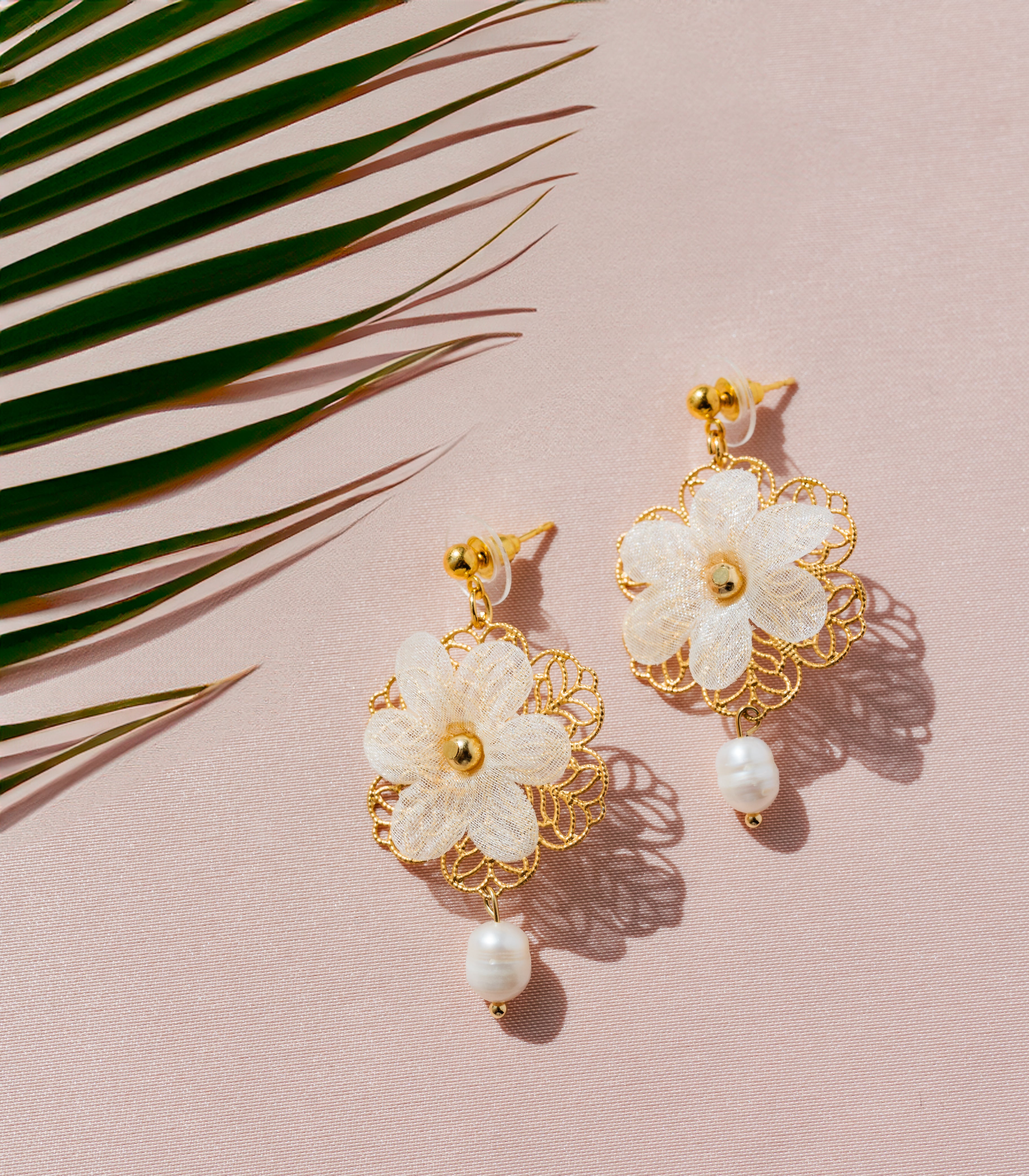 Lila Pearl Earrings - Arete
