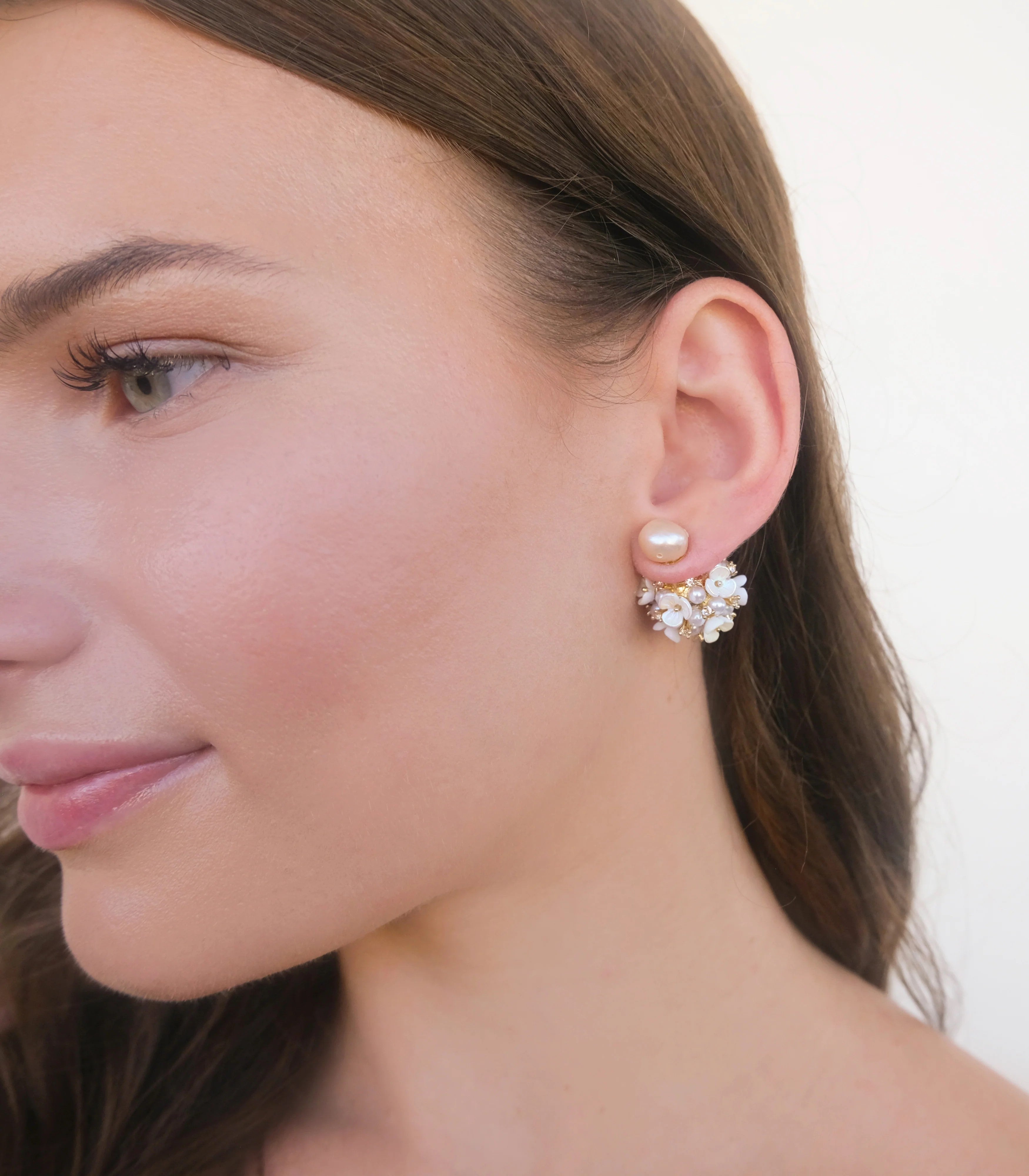Peonia Petal Pearl Studs - Arete