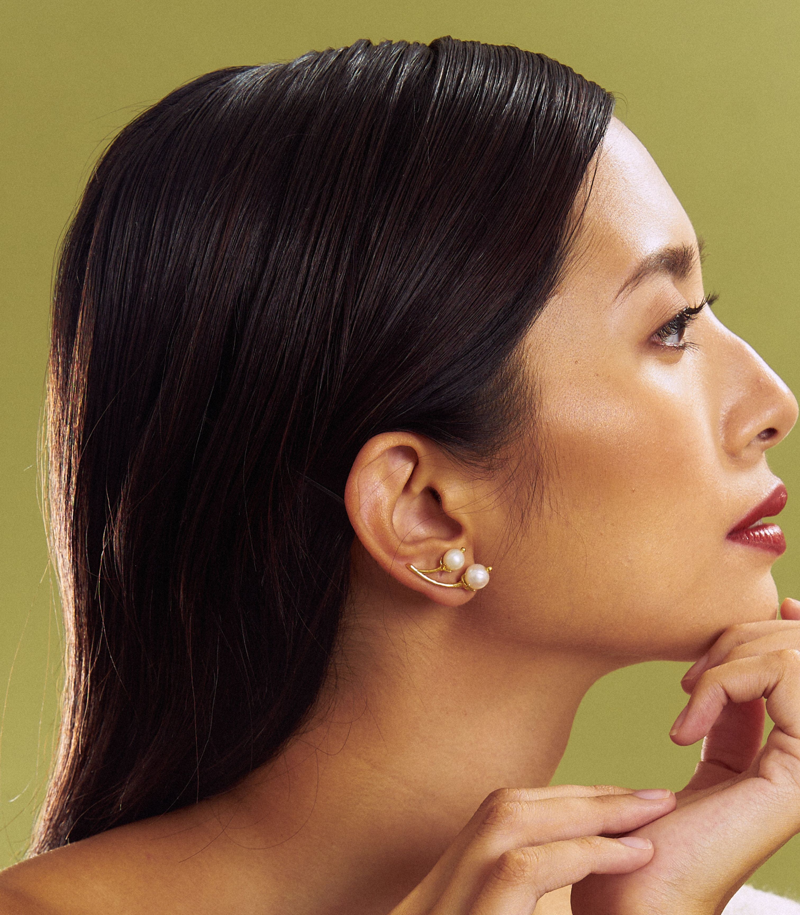 Aratilis Ear Crawlers in Pearl - Lily Jewelry