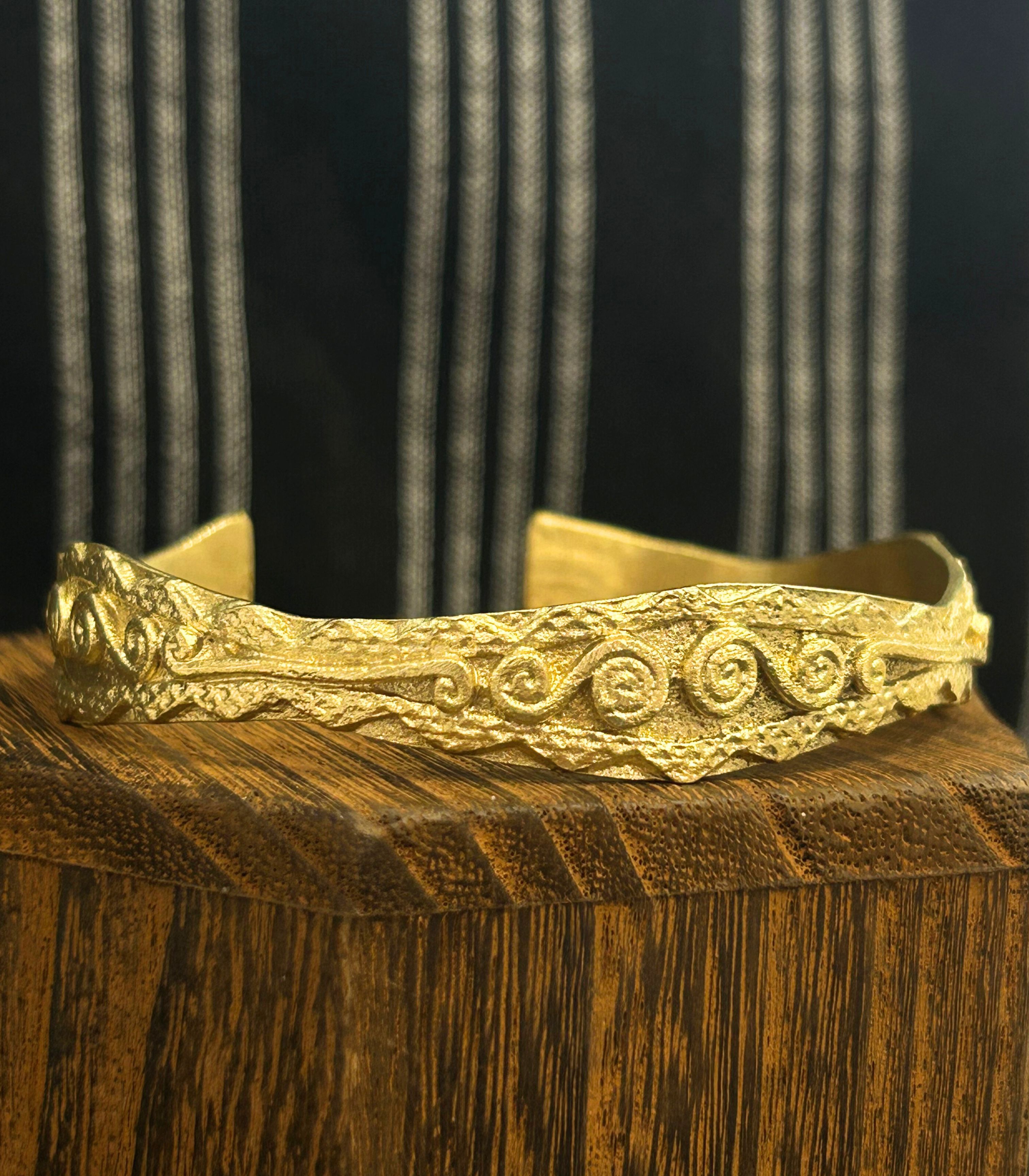 Datu Tboli Crown Brass Bangle - Sesotunawa