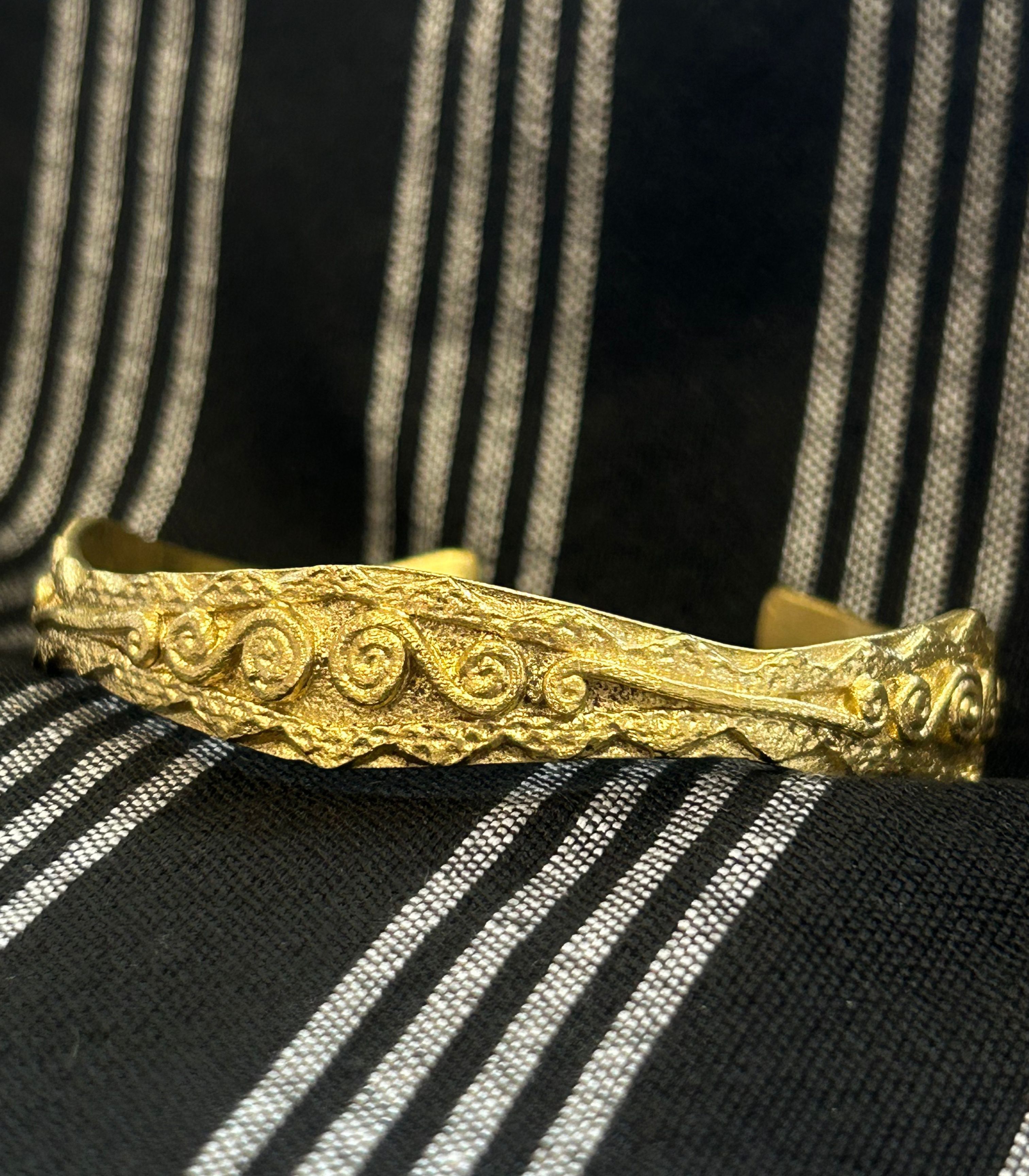 Datu Tboli Crown Brass Bangle - Sesotunawa