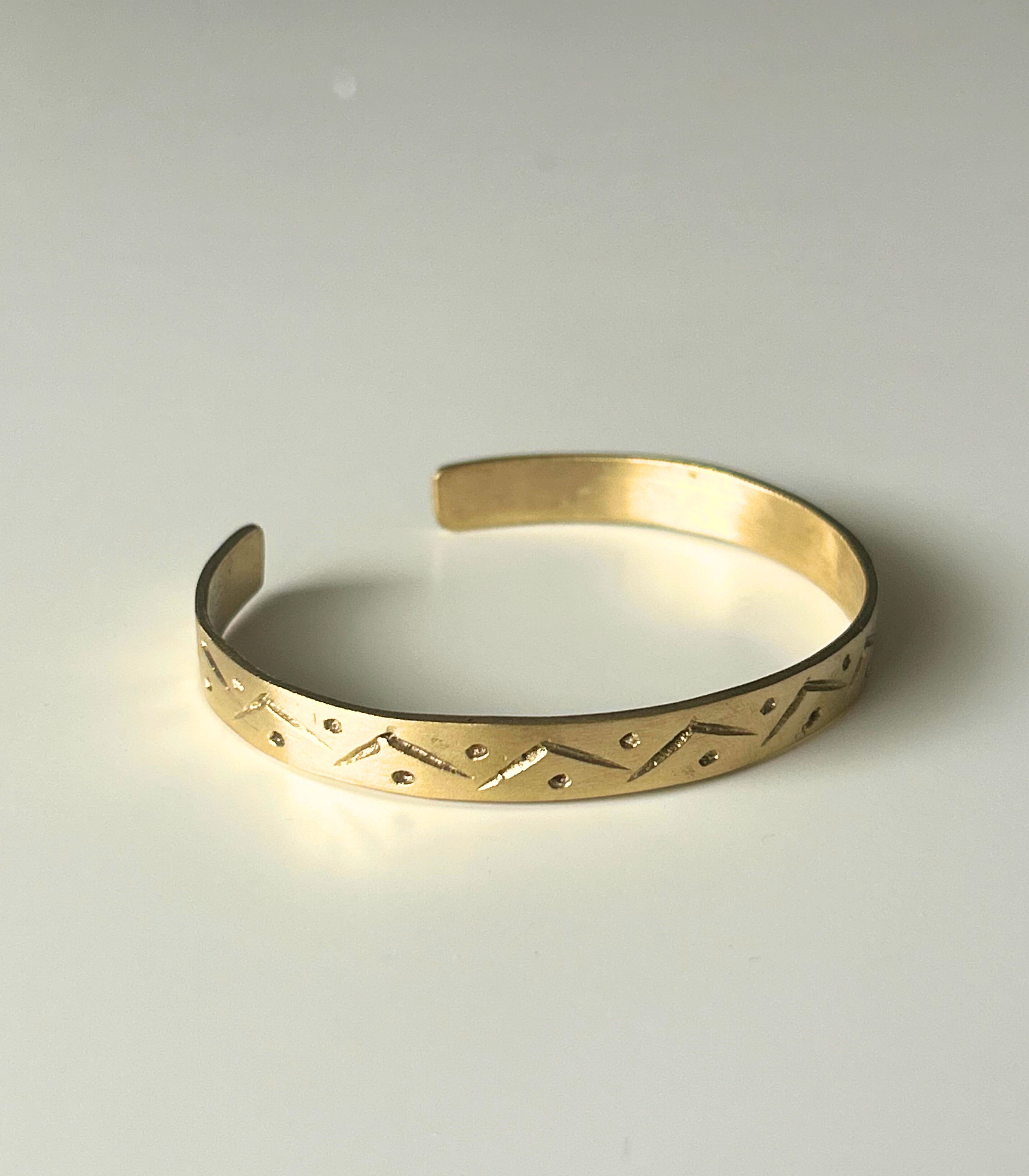 Sigol Nedek Mountains Brass Bangle - Sesotunawa