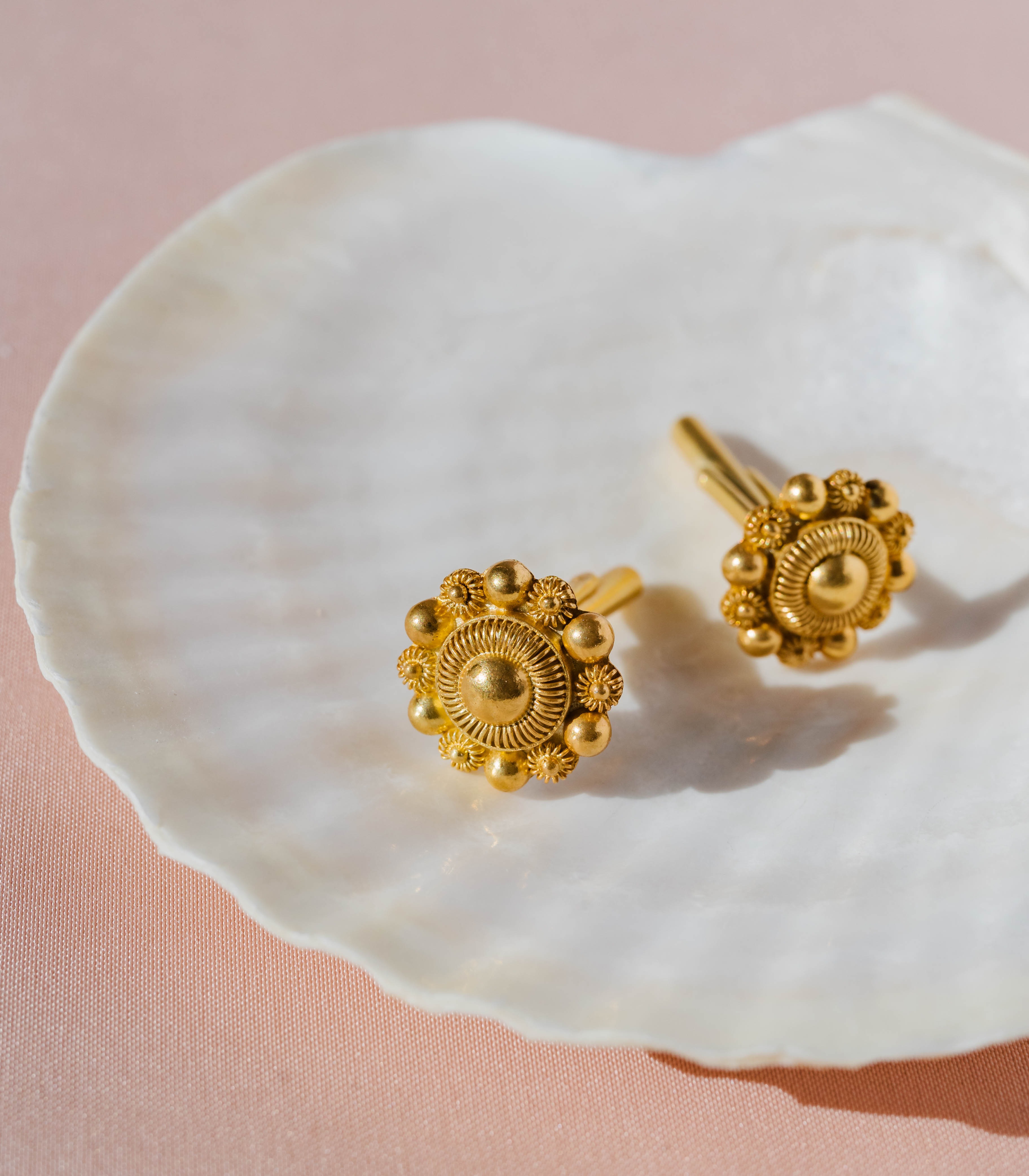 Bernie Cufflink in Gold - AMAMI