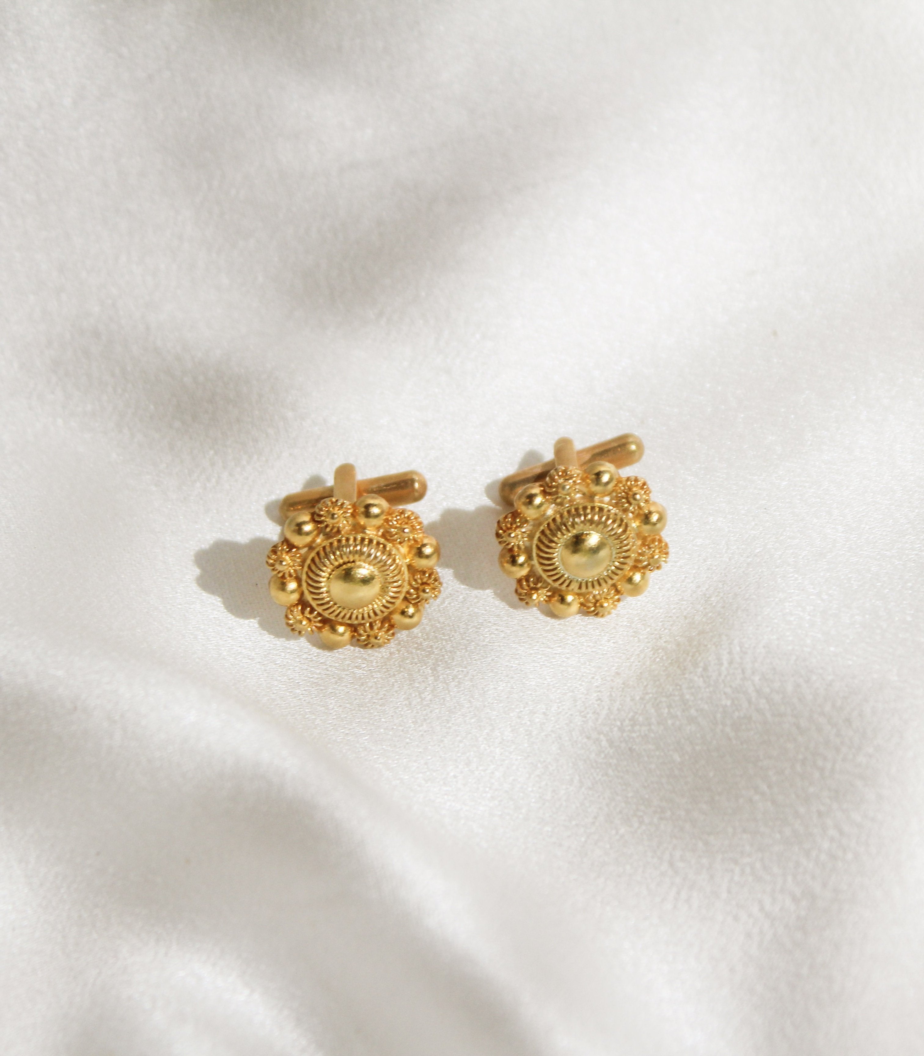 Bernie Cufflink in Gold - AMAMI