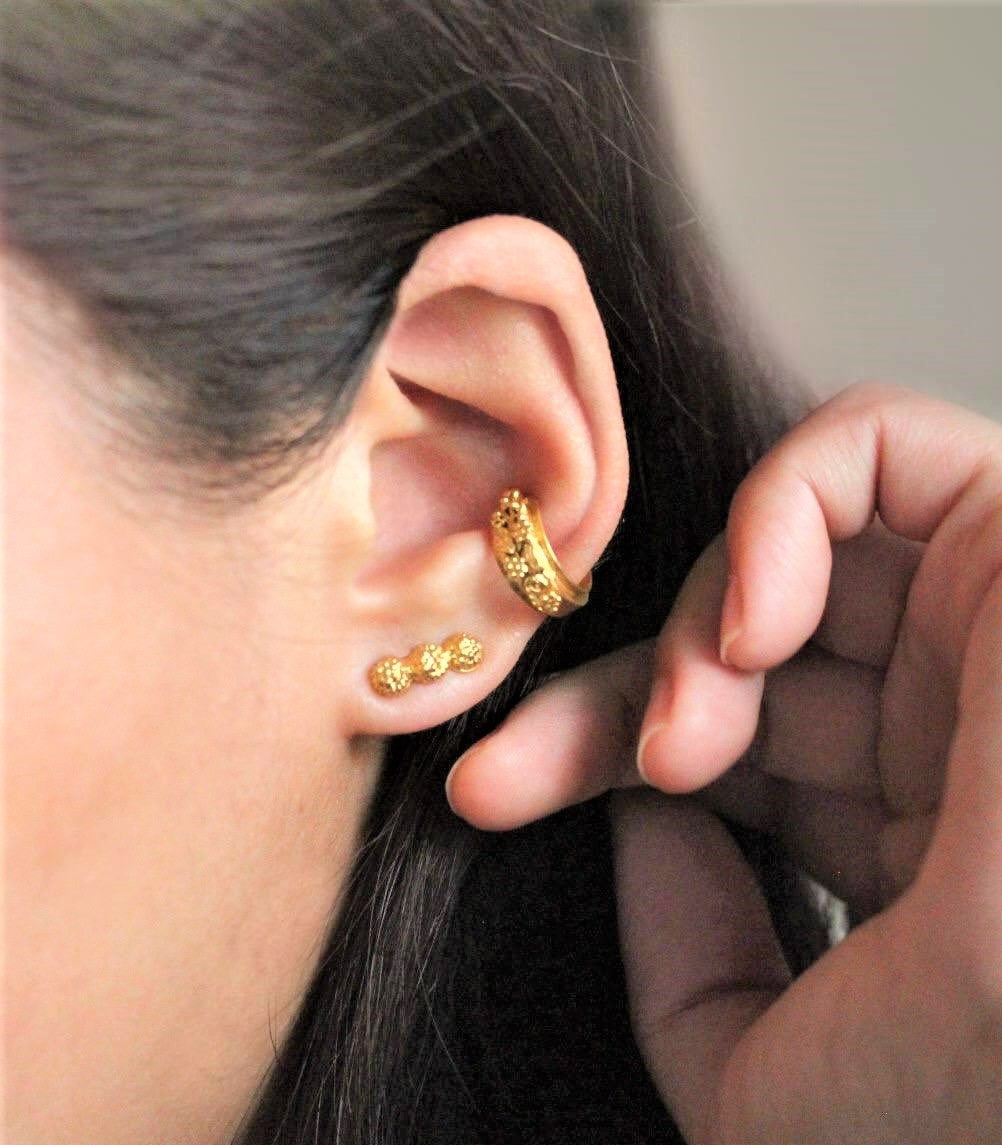 Cecilia Filigree Ear Cuff with a model - AMAMI