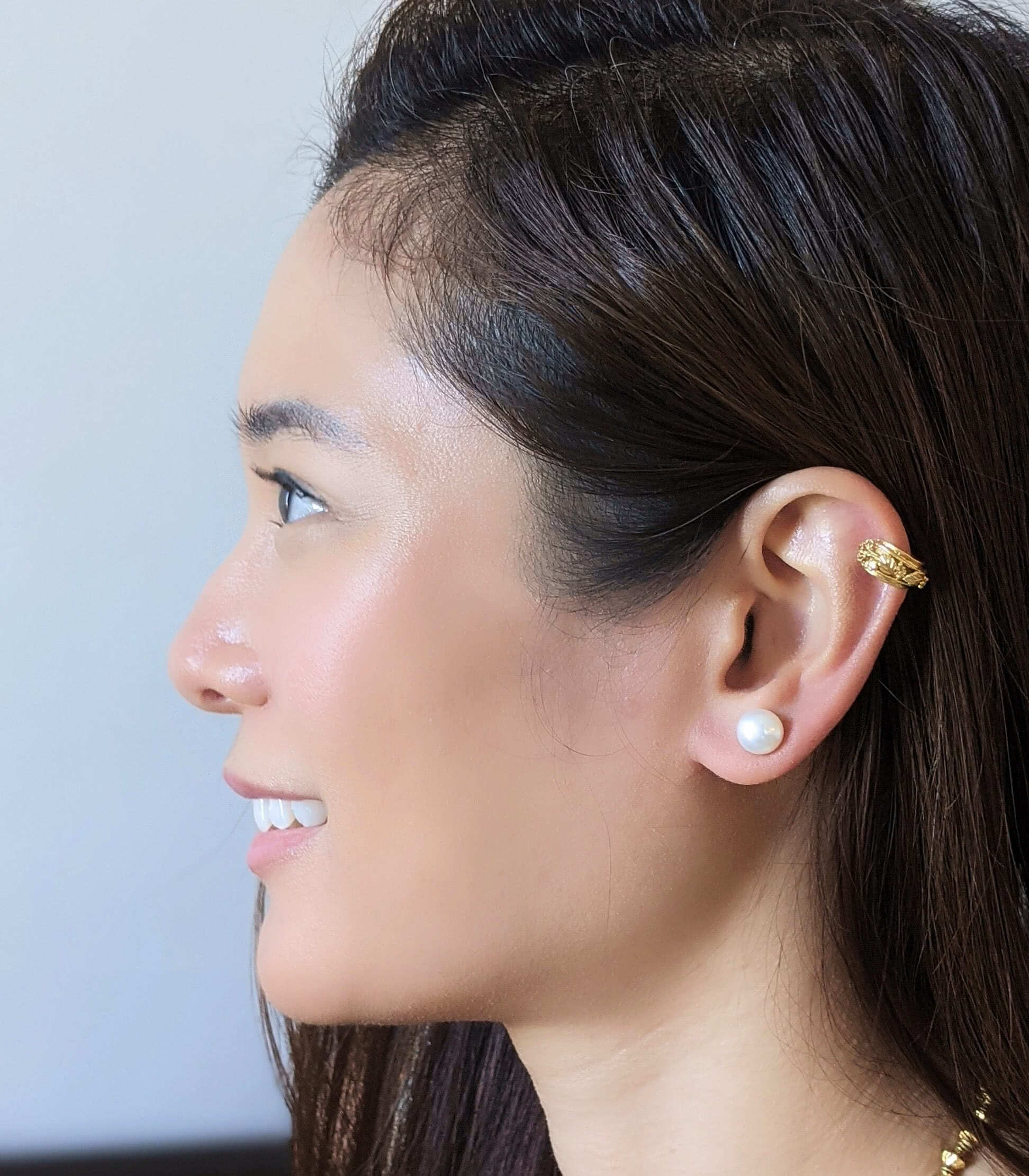 Cecilia Filigree Ear Cuff with a model - AMAMI