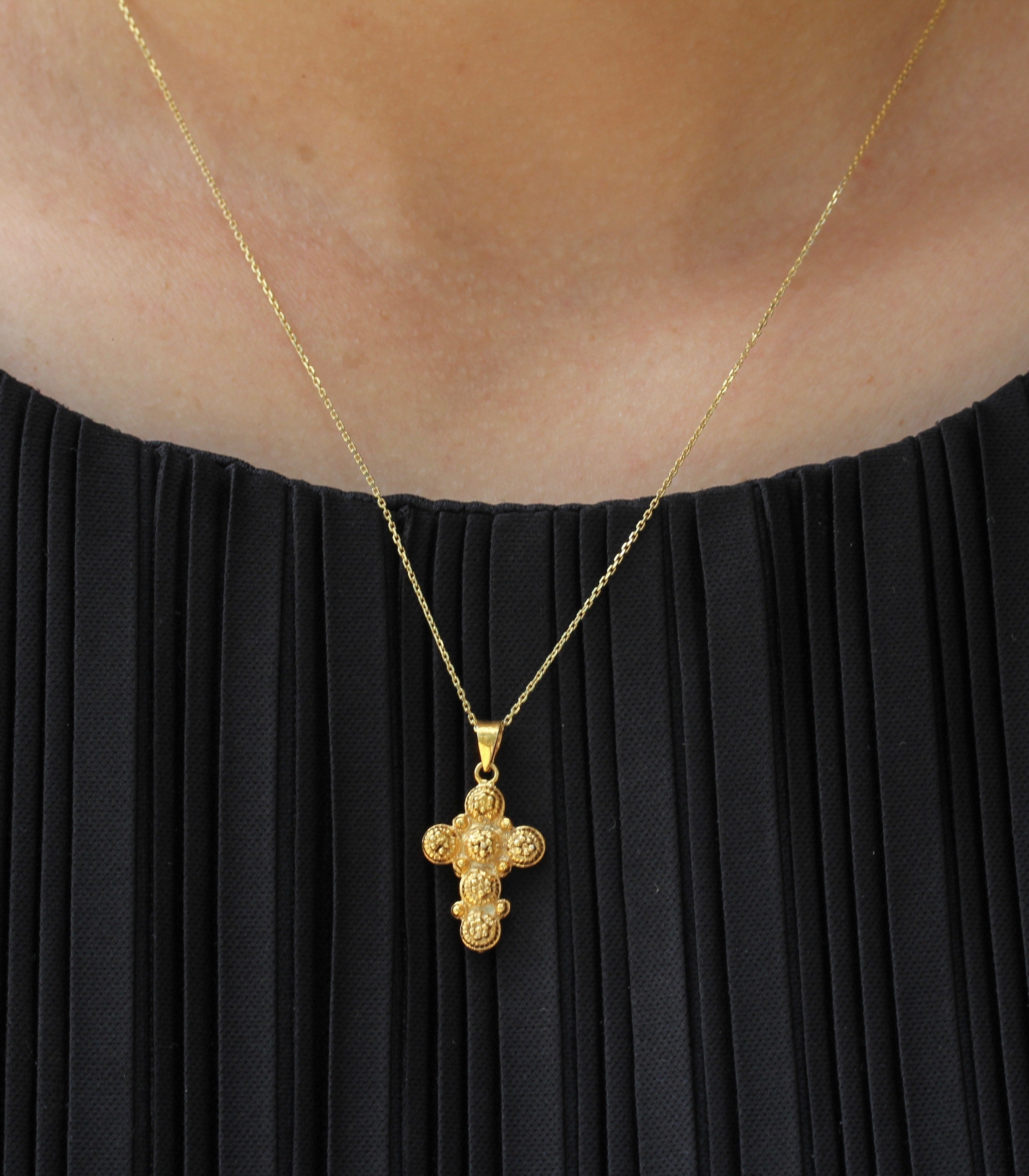 Cross Pendant Necklace in Gold - AMAMI