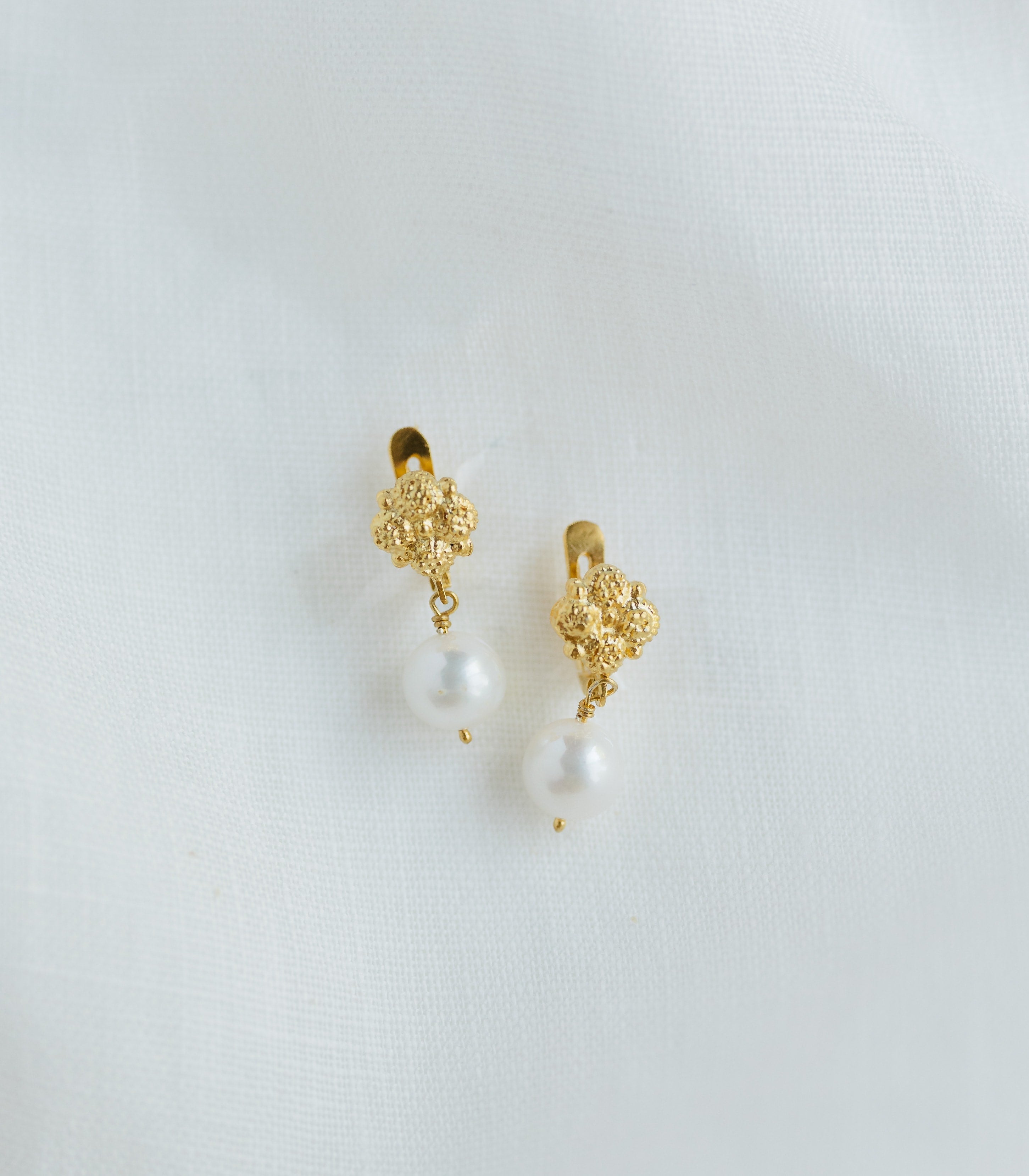 Estela Pearl Drop Earrings with 4 Rositas - AMAMI