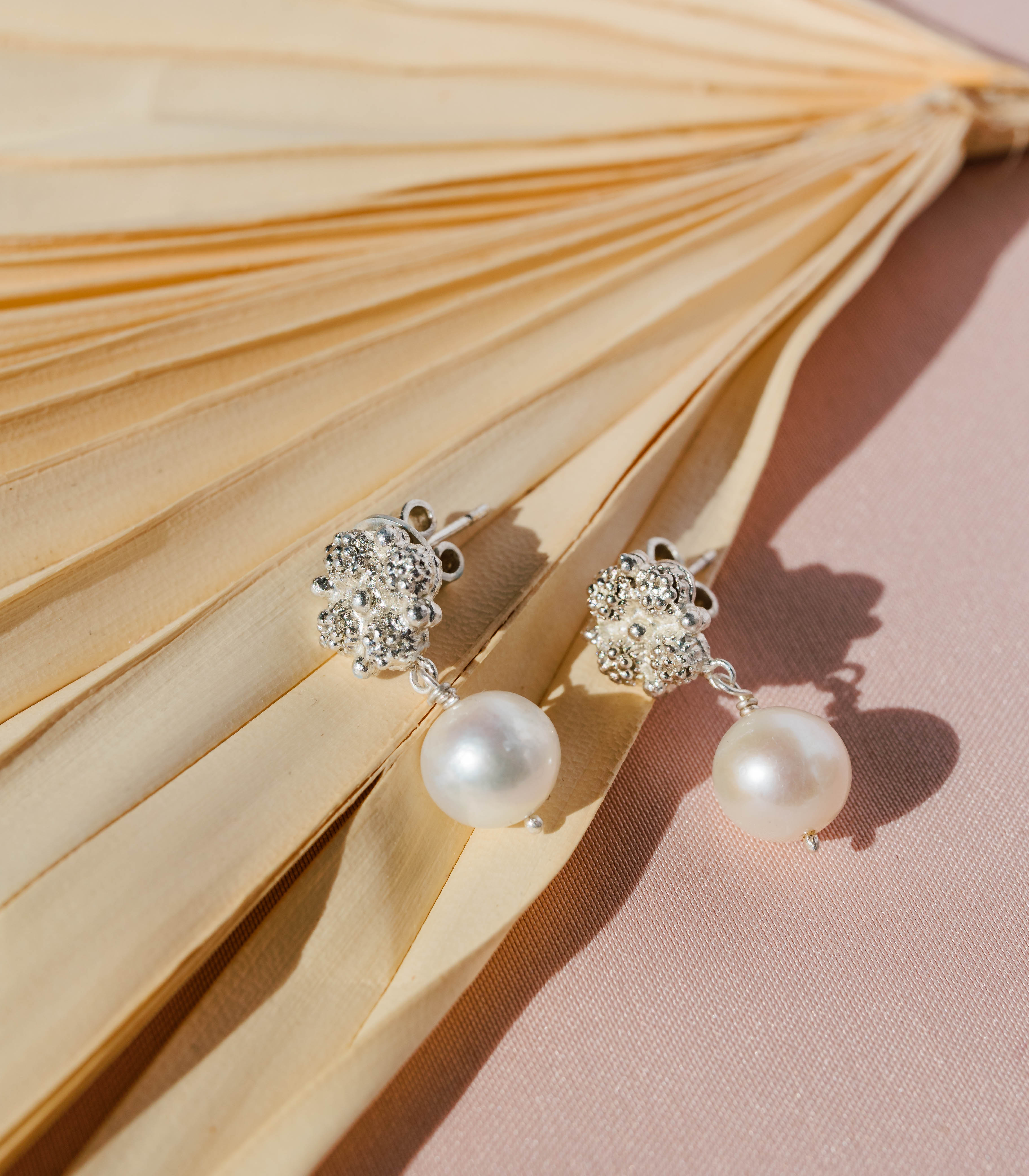 Estela Pearl Drop Earrings with 4 Rositas in Silver - AMAMI