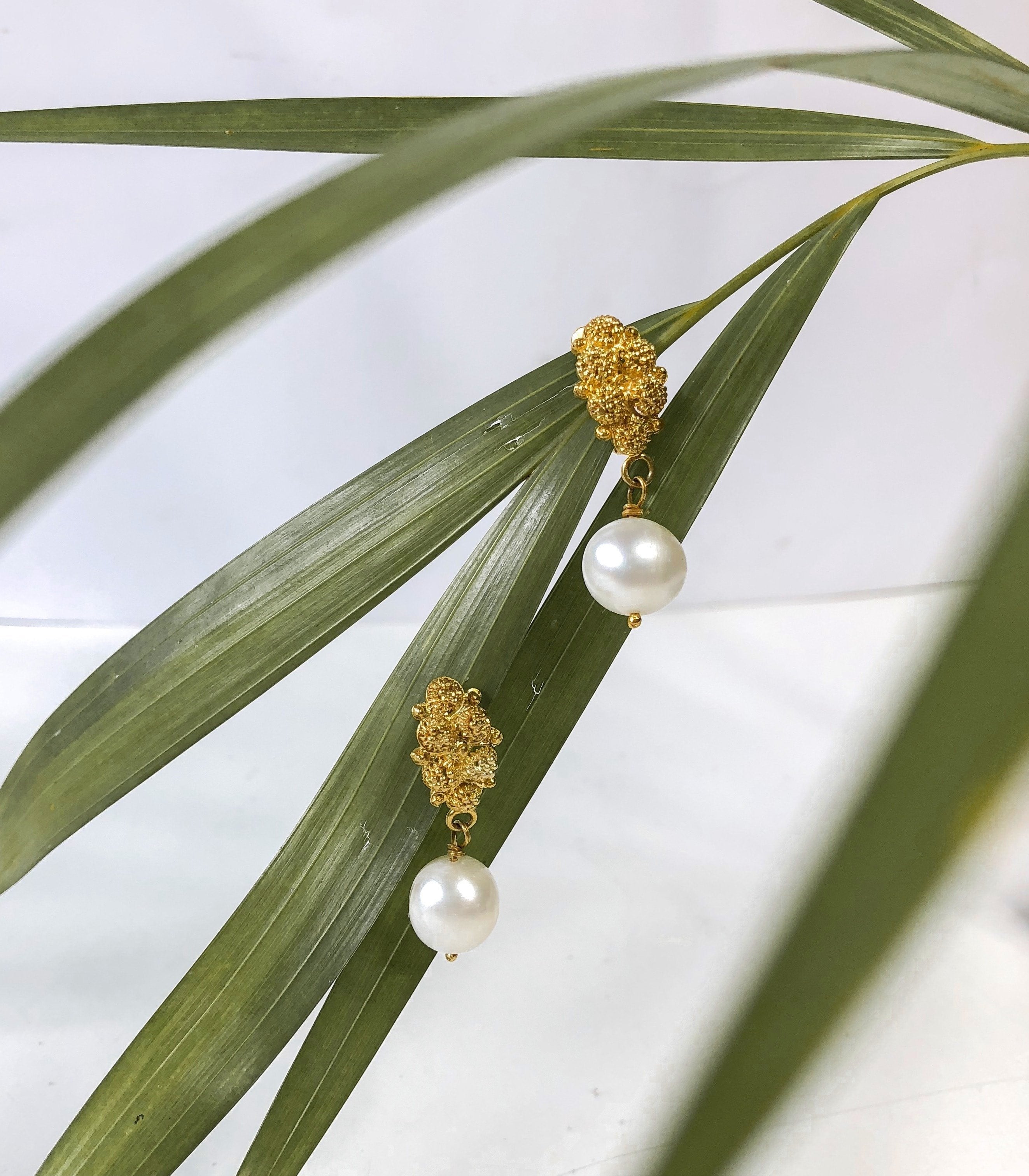 Estela Pearl Drop Earrings with 6 Rositas