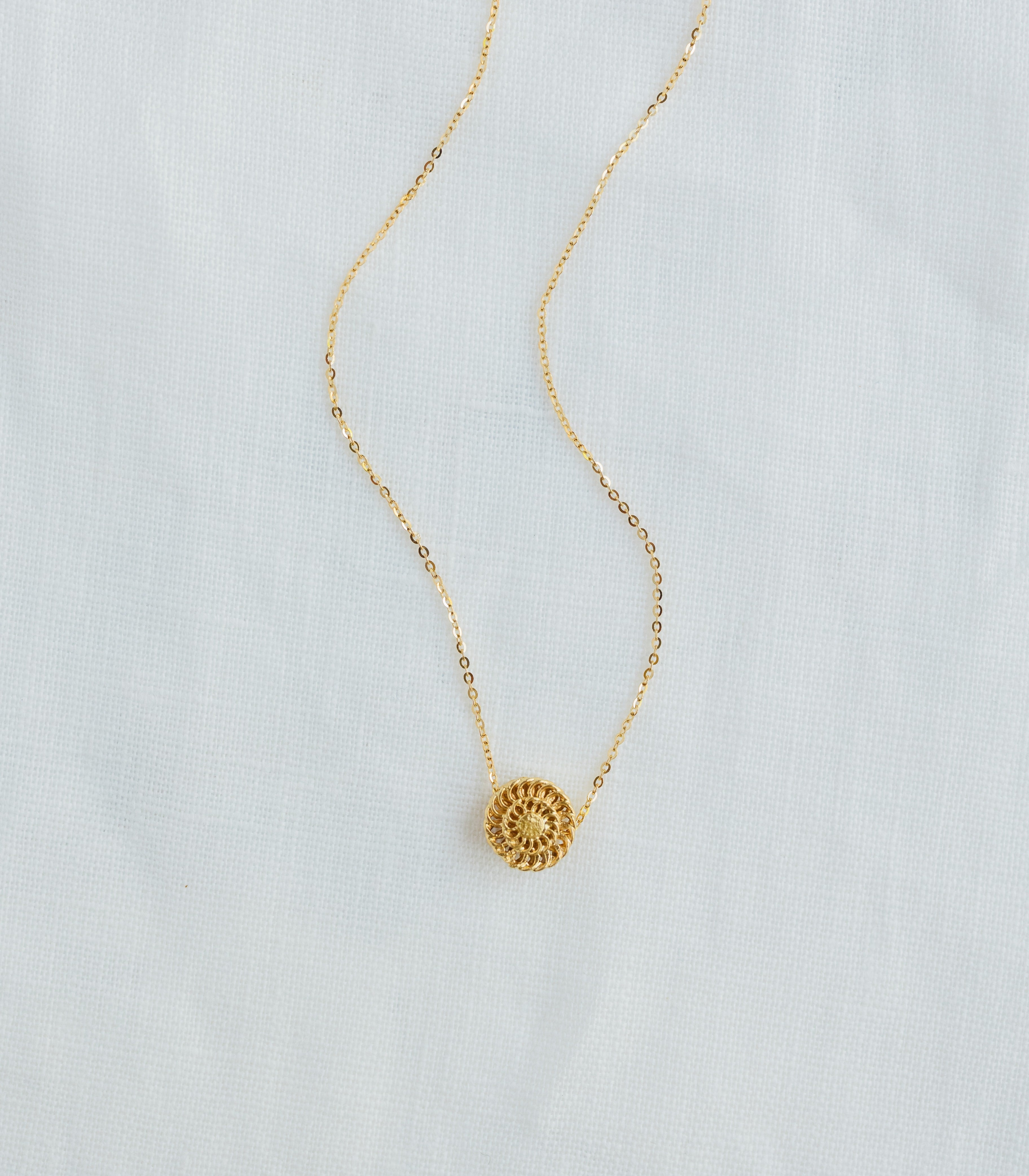 Padumna Chain Pendant Necklace - Gold - AMAMI