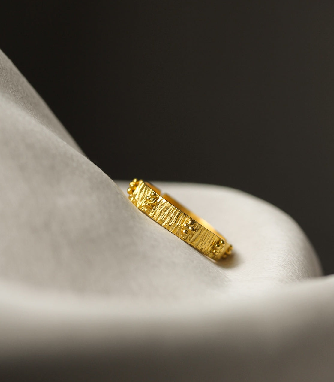 Patak Granulated Ring Band - AMAMI