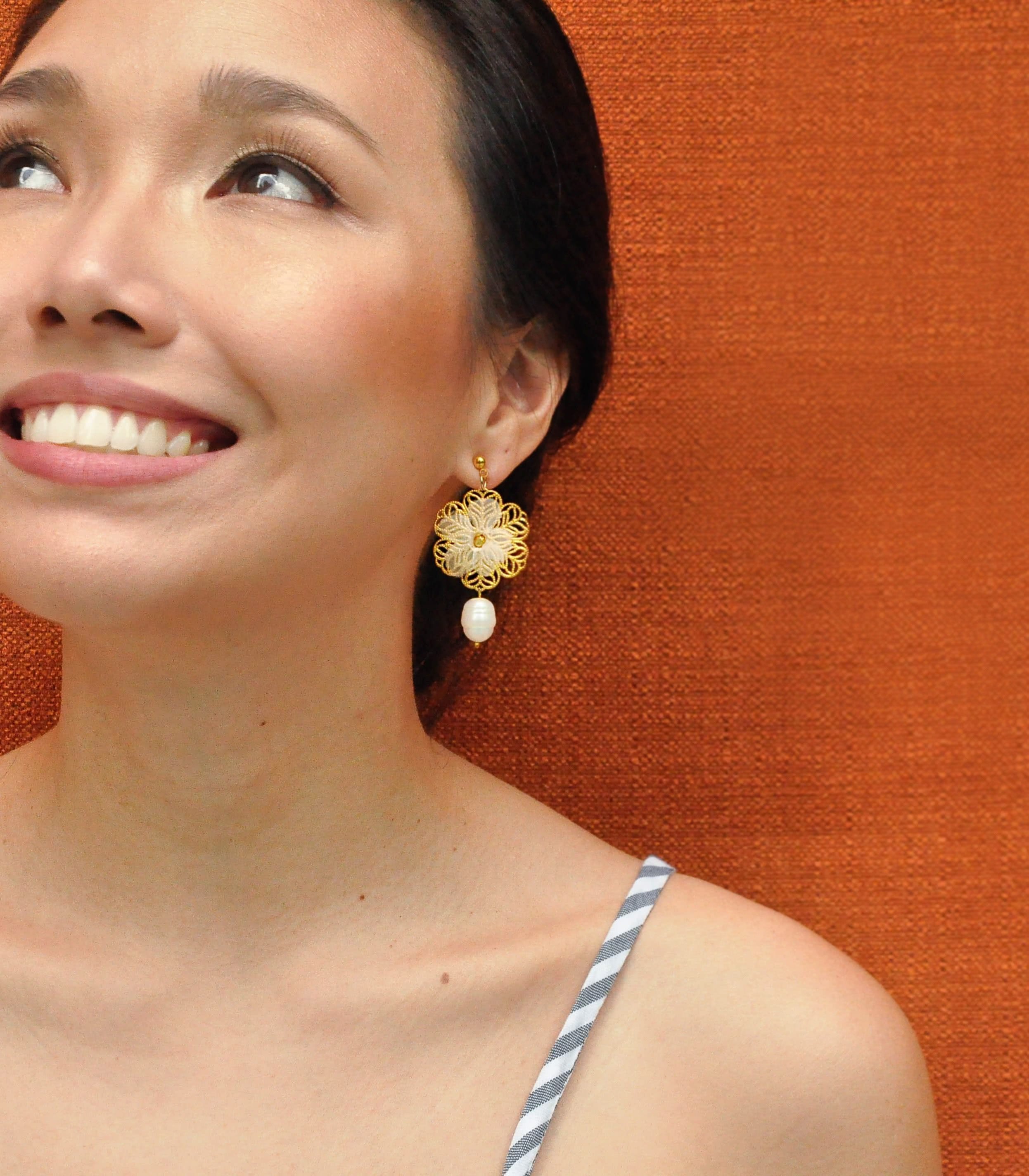 Lila Pearl Earrings - Arete