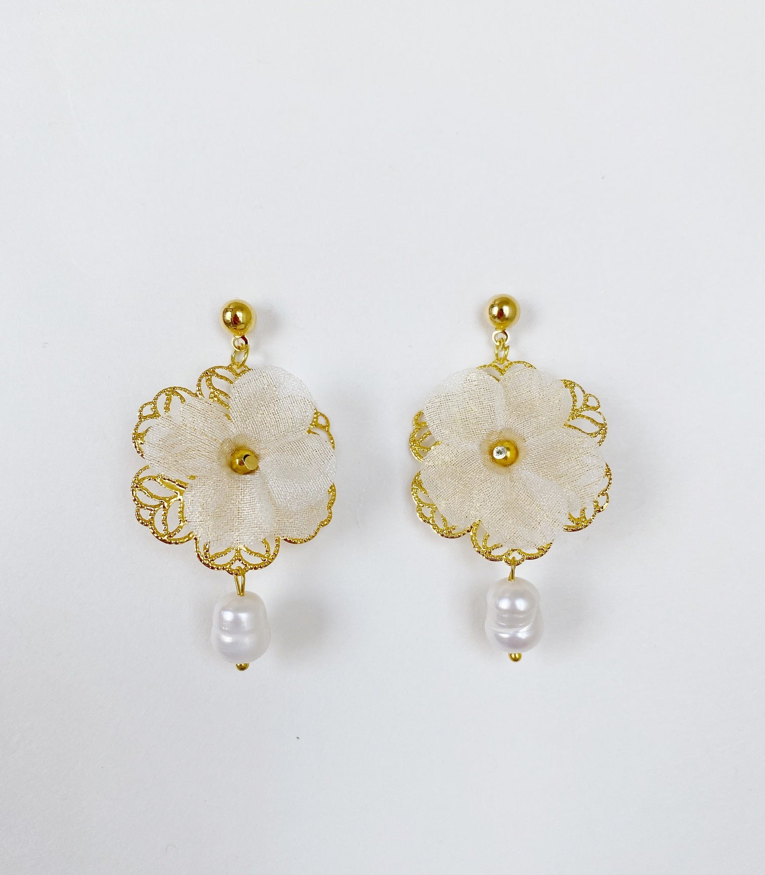 Lila Pearl Earrings - Arete