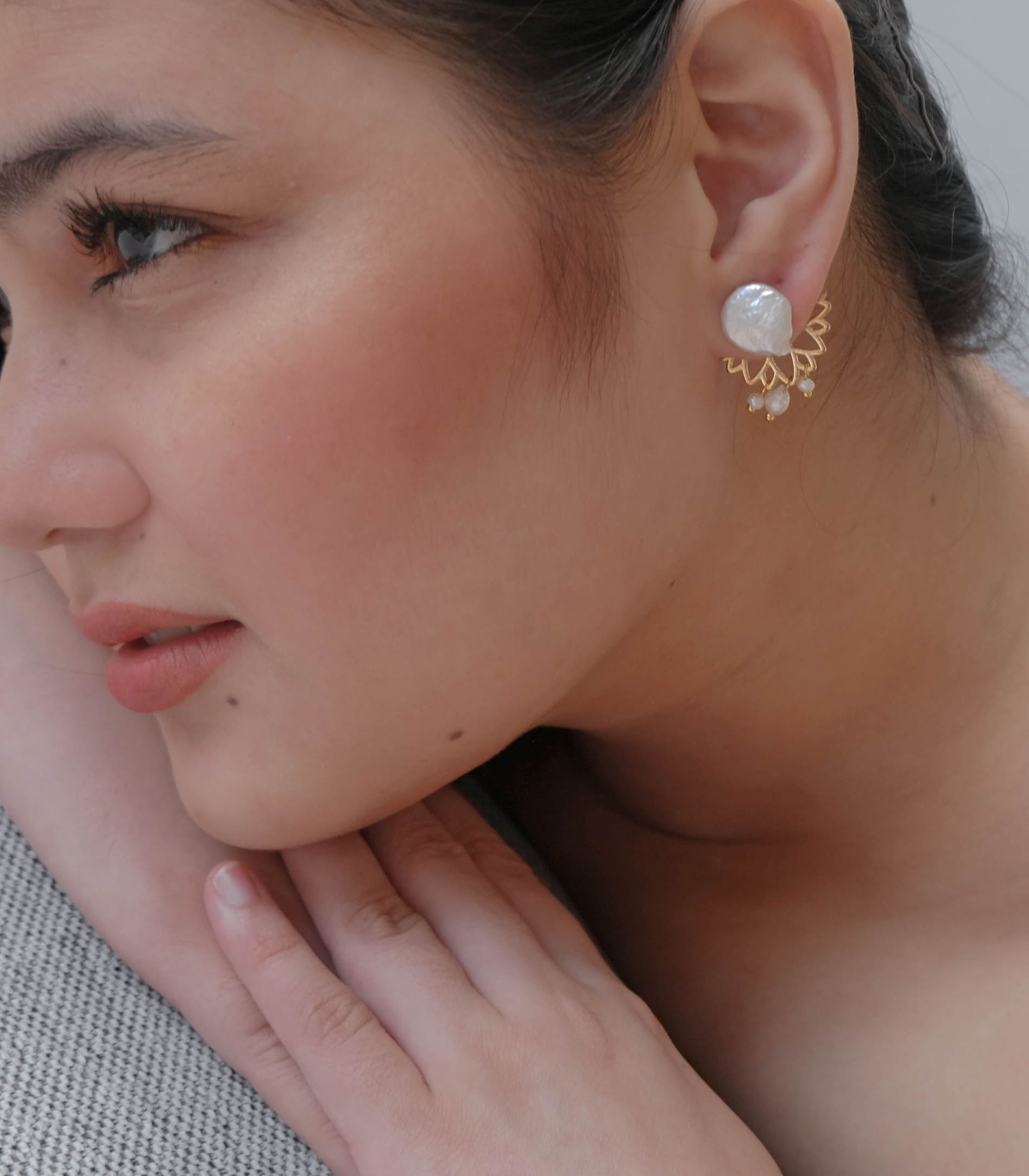 Perla Cora Stack Earrings with a model - Arete