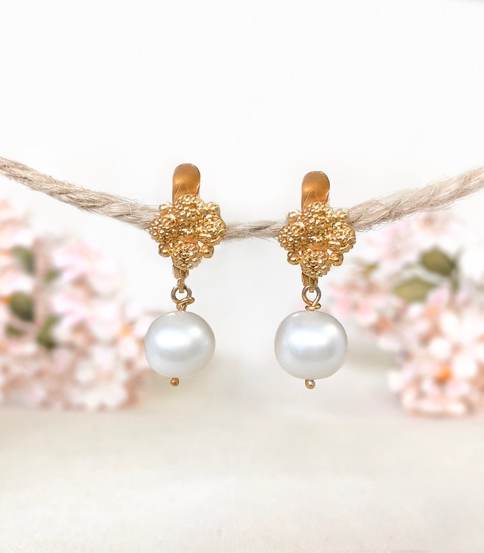 Estela Pearl Drop Earrings with 4 Rositas in Silver - AMAMI
