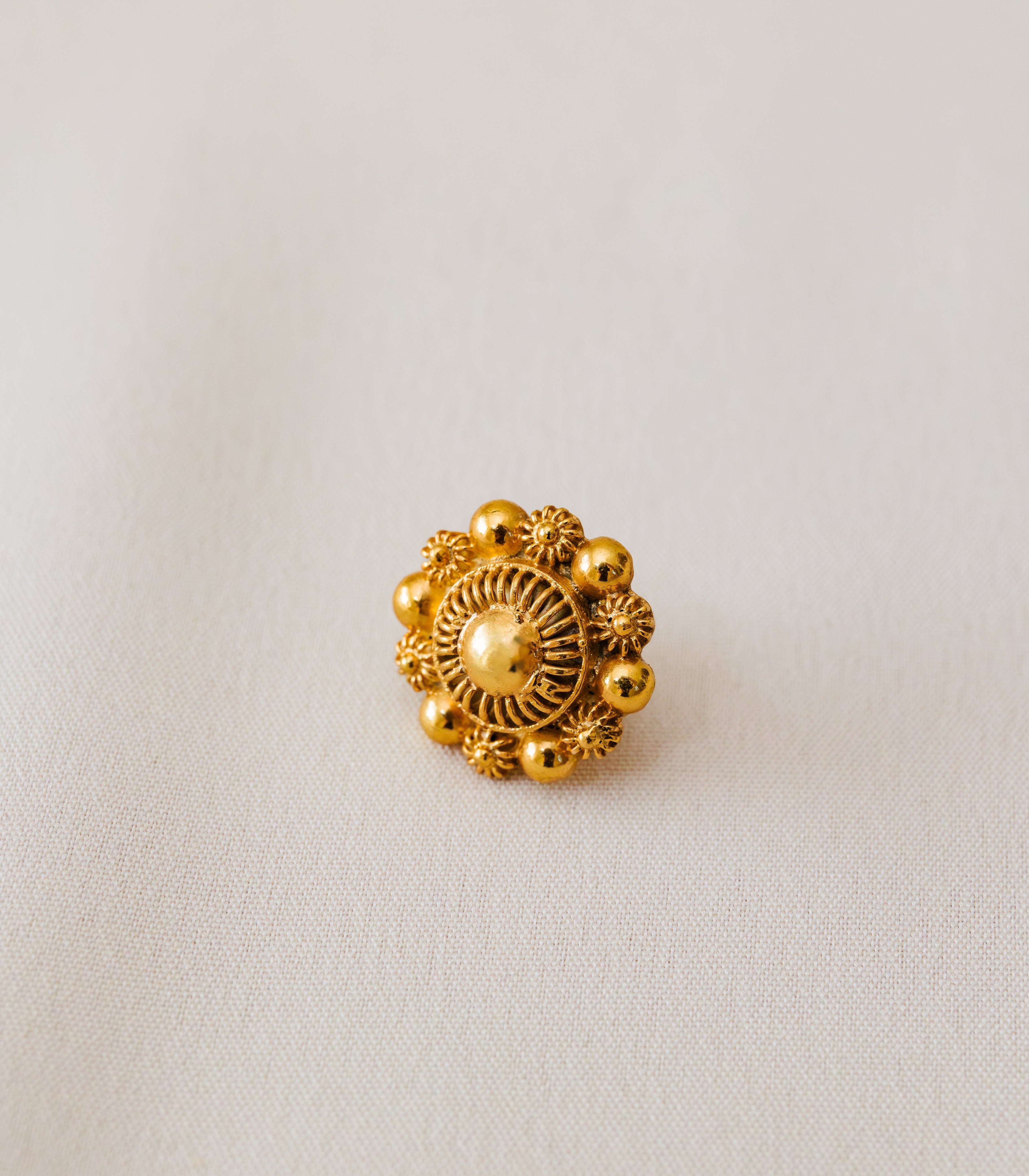 Bernie Gold Filigree Suit Lapel Pin - AMAMI