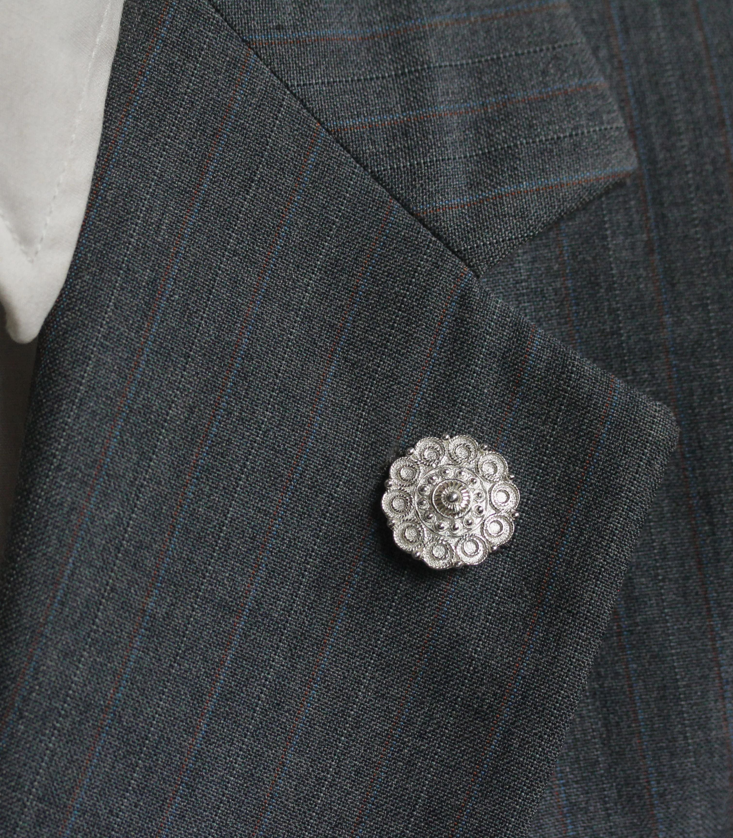 Brigido Suit Lapel Pin in Silver - AMAMI