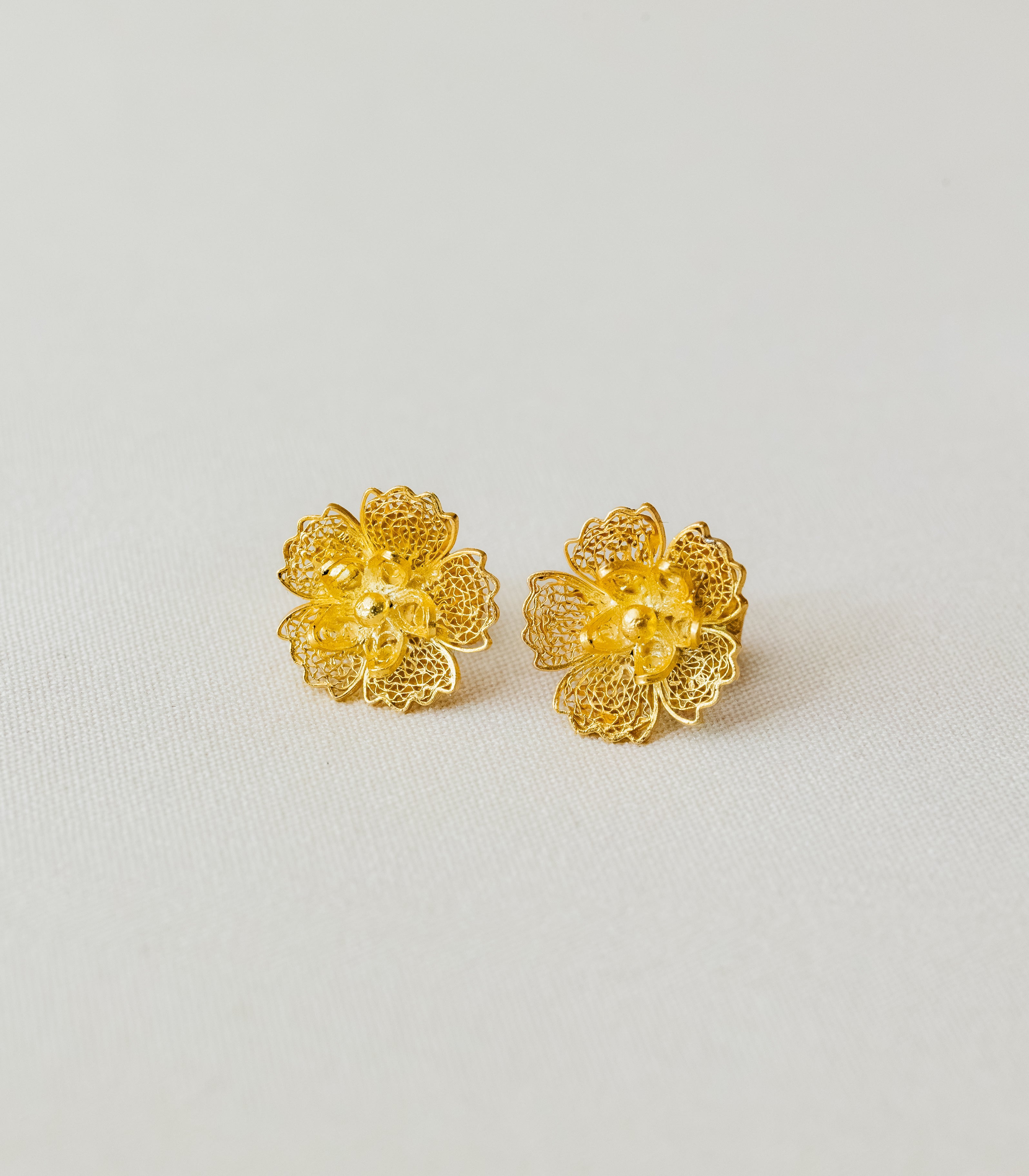Gumamela Filigree Stud Earrings - AMAMI