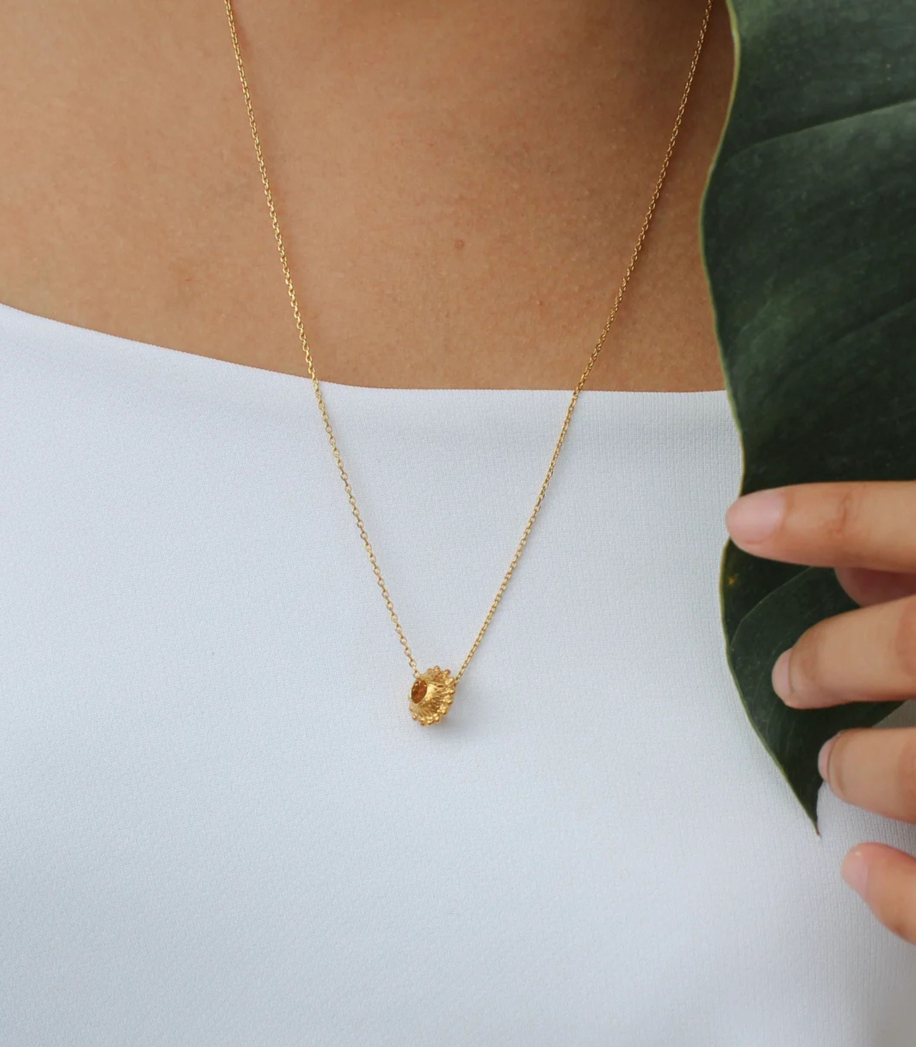 The Butete Minimalist Chain Pendant Necklace In Gold Filigree
