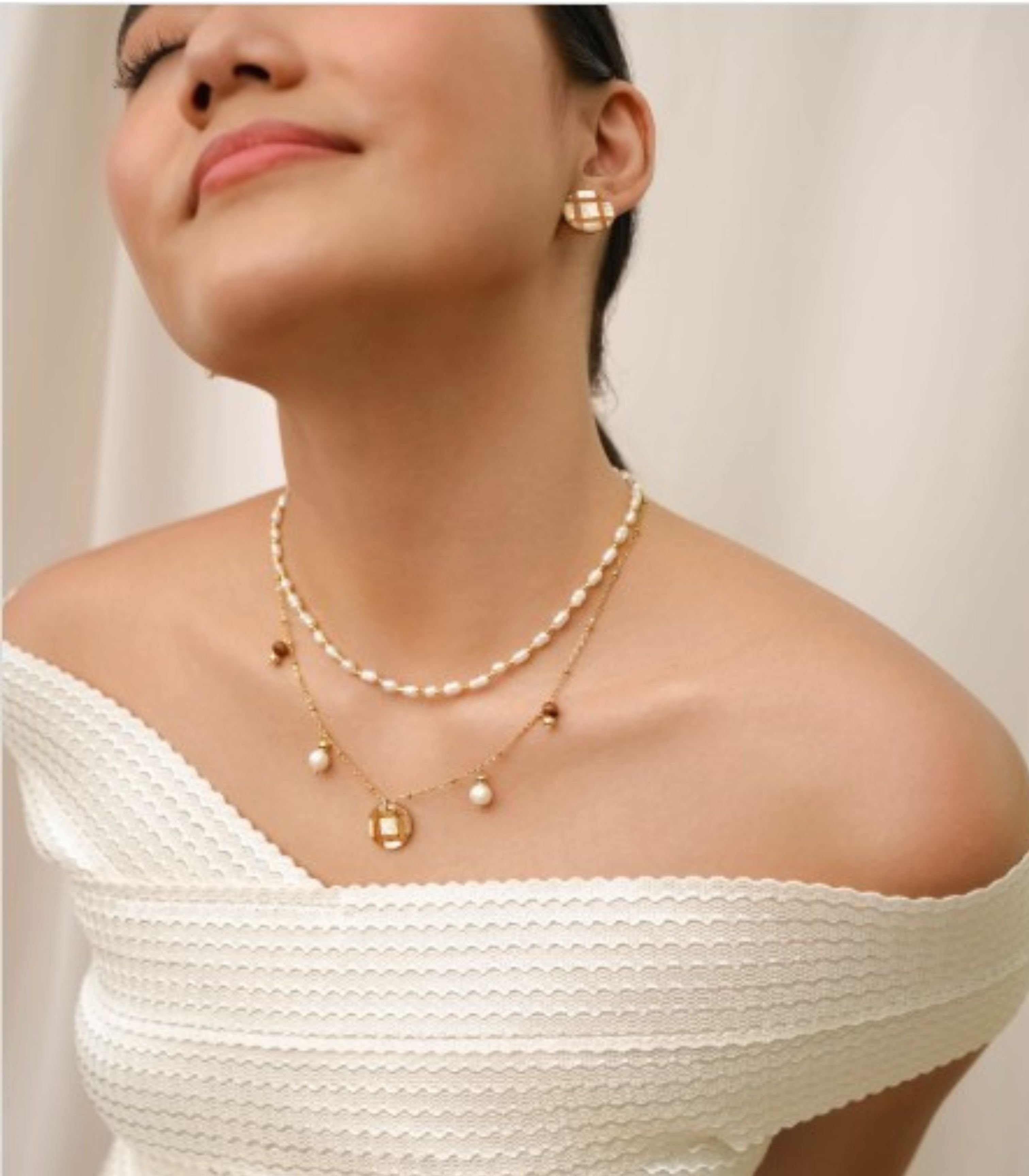  Capiz Pearl Pendant Necklace - Arete