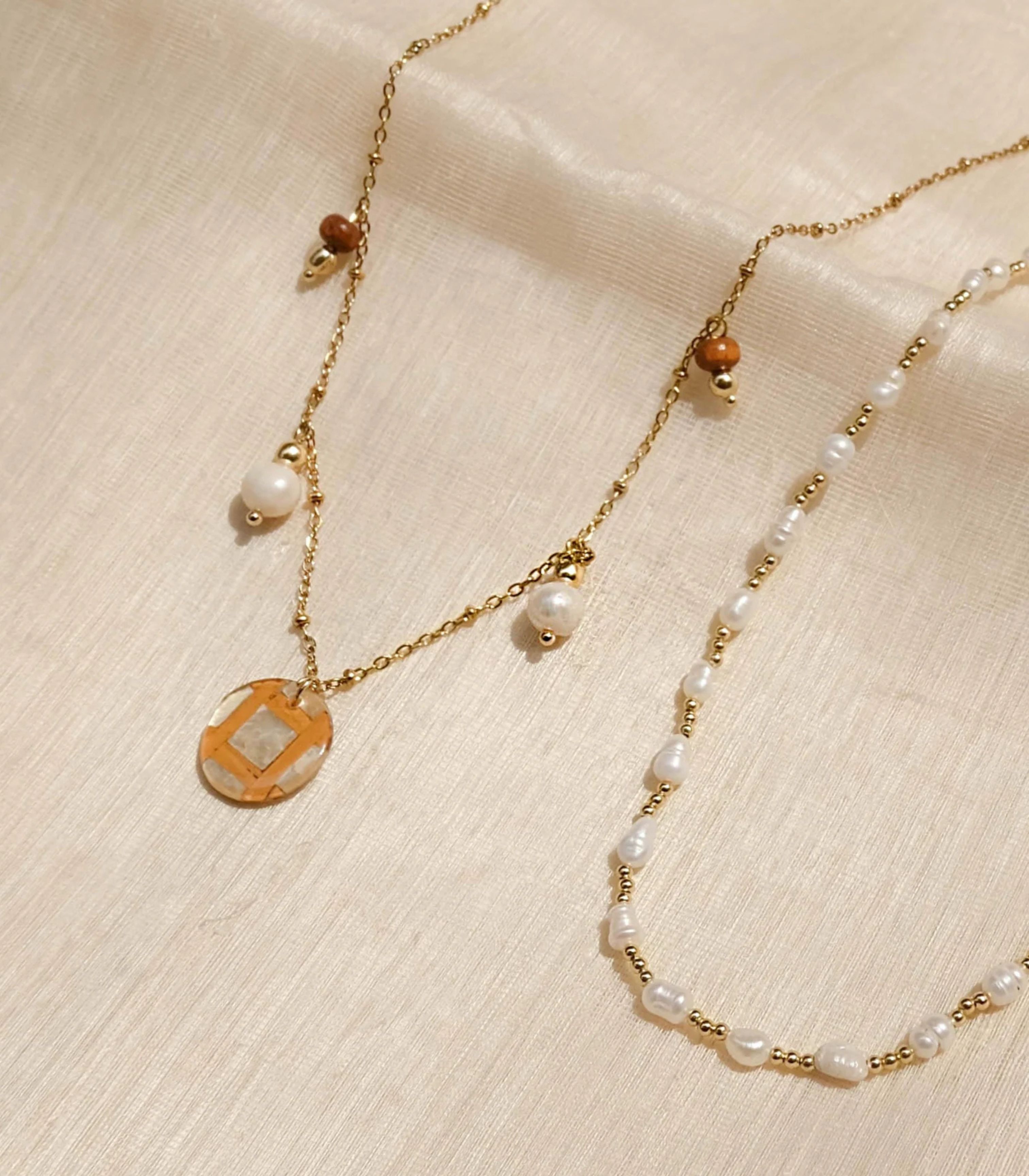  Capiz Pearl Pendant Necklace - Arete