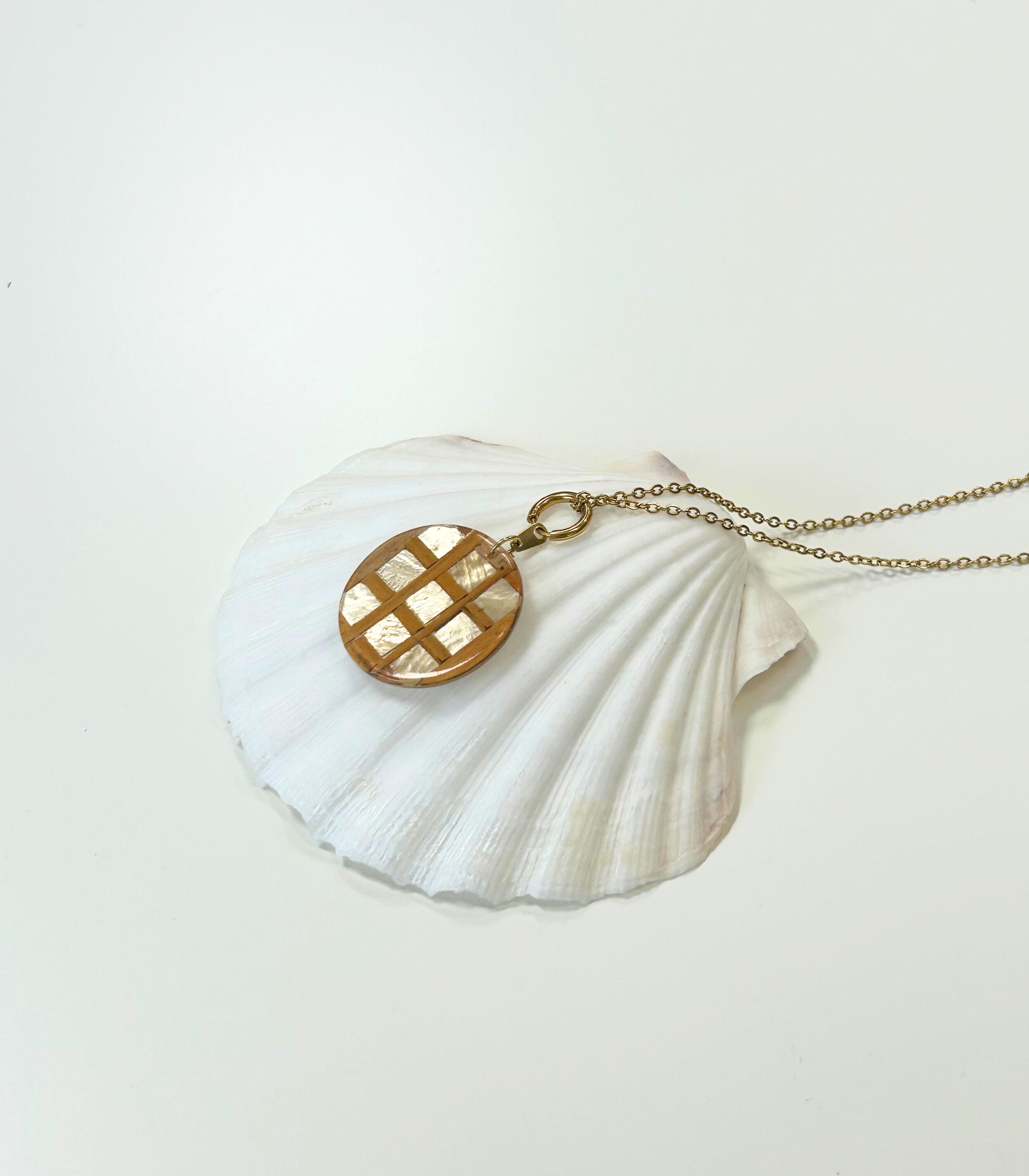 Capiz Reversible Circle Pendant Necklace - Arete