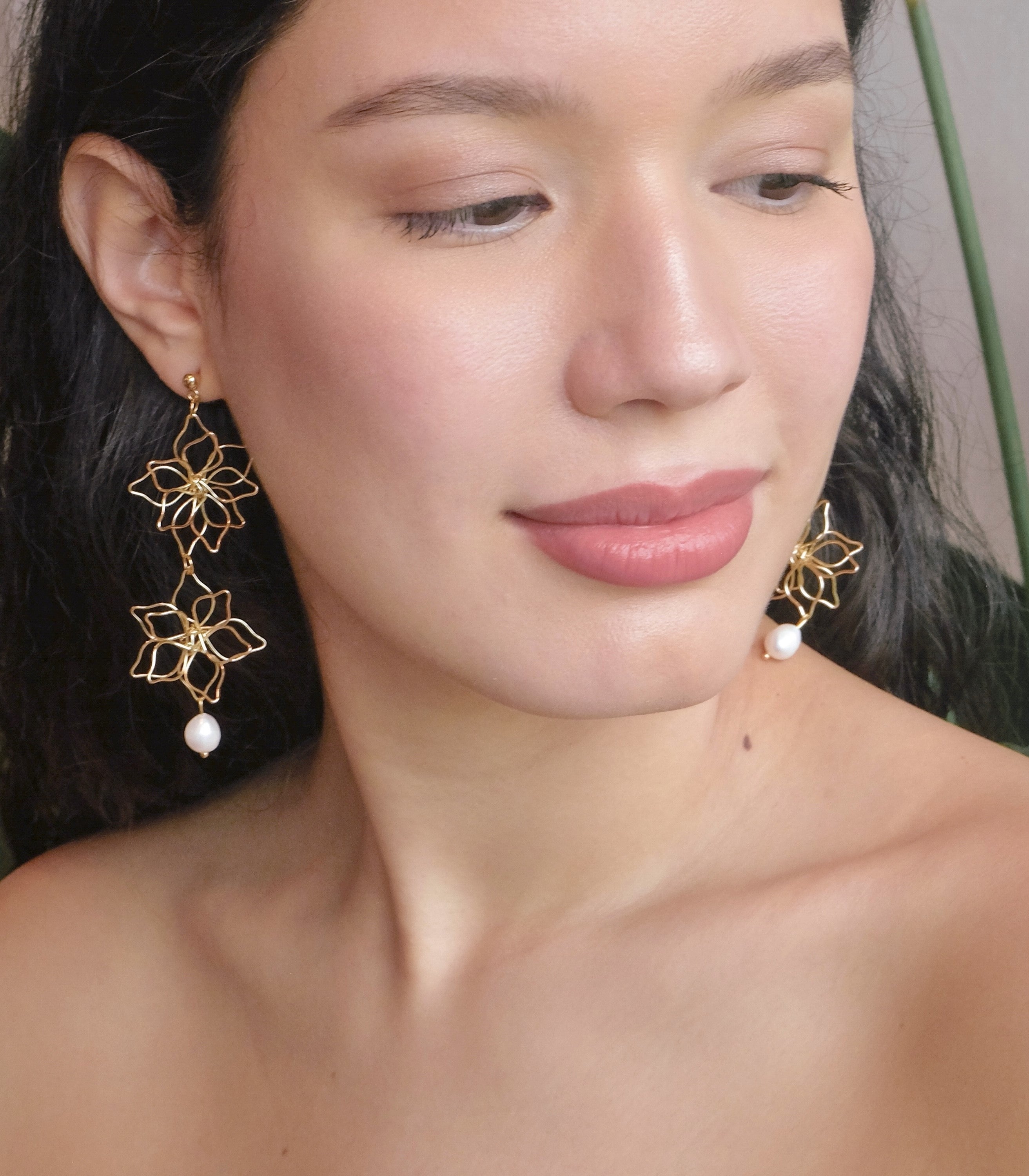 Flora Drop Pearl Earrings - Arete