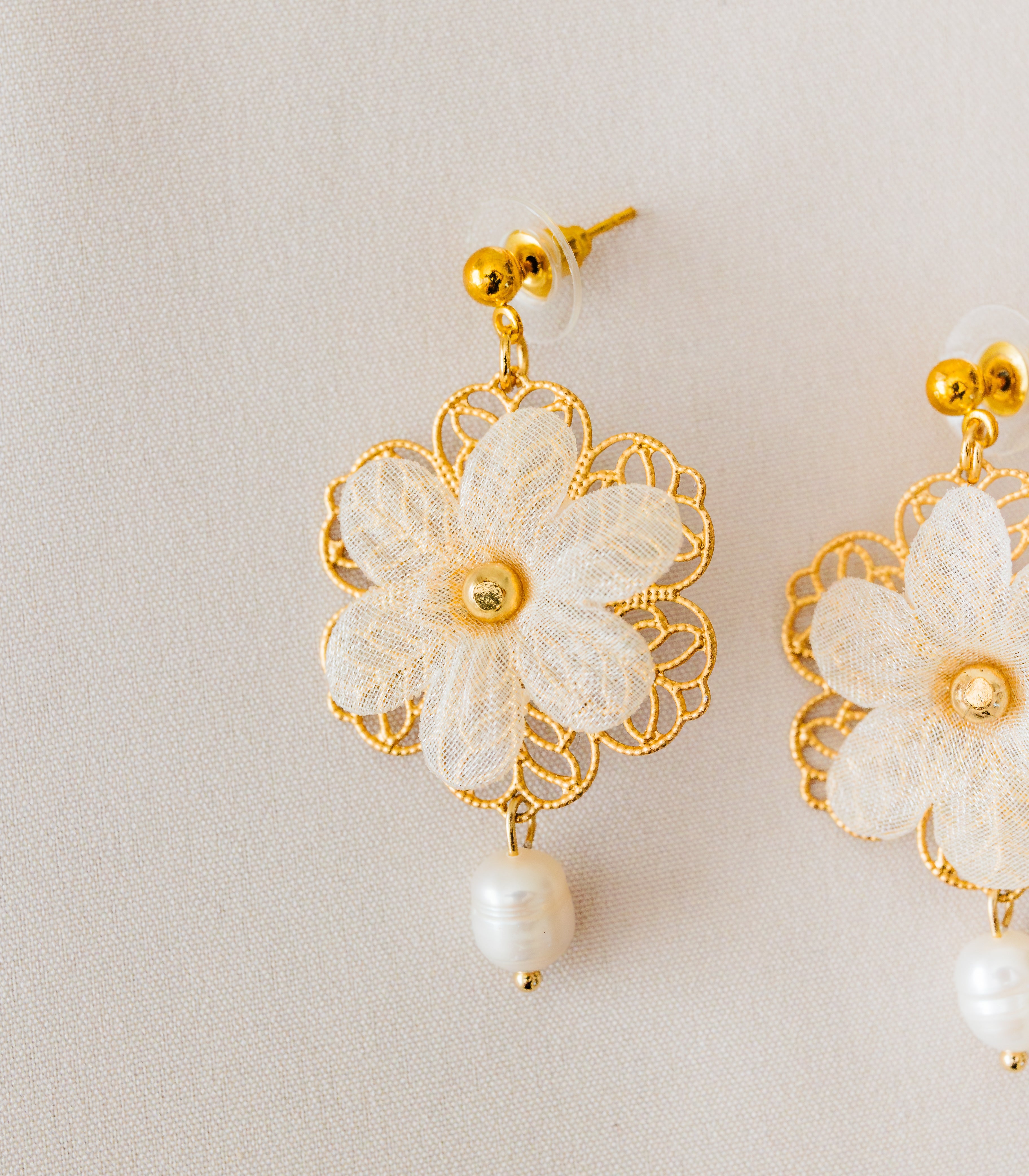 Lila Pearl Earrings - Arete