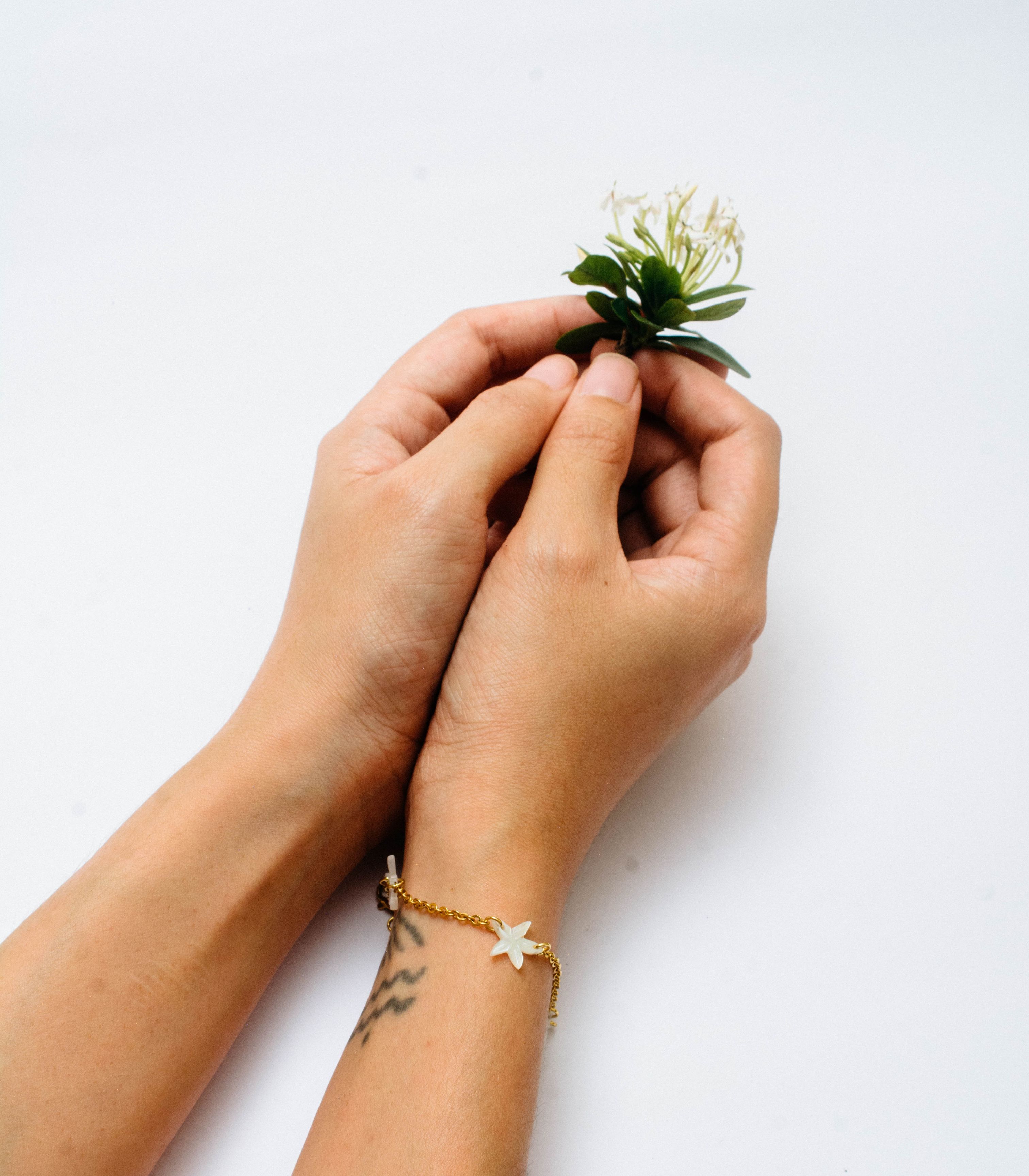 Tres Santan Mother of Pearl Flower Bracelet in White - Lily Jewelry