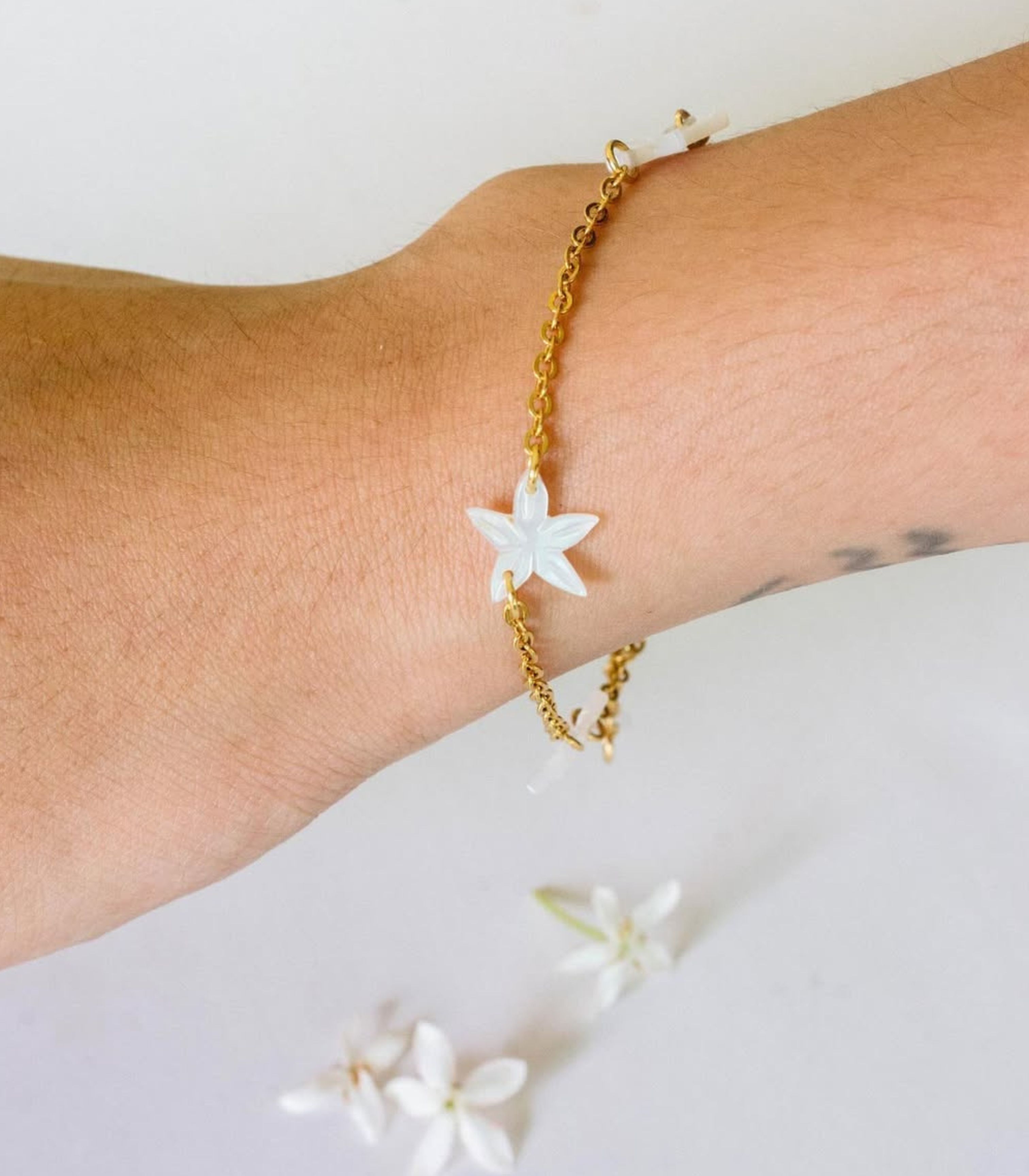 Tres Santan Mother of Pearl Flower Bracelet - Lily Jewelry