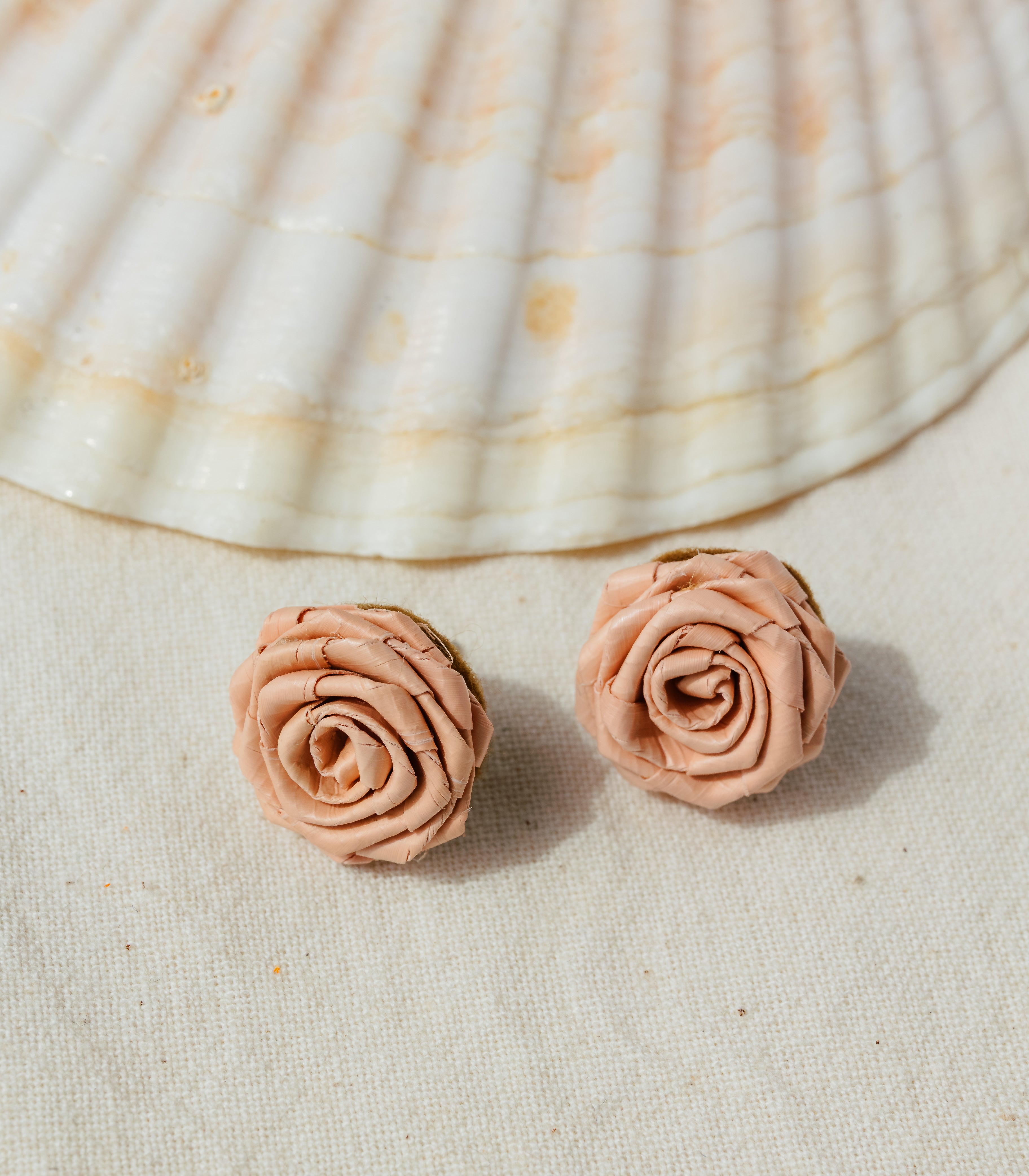 Woven Rosas Palm Leaf Earrings Peach - Punique
