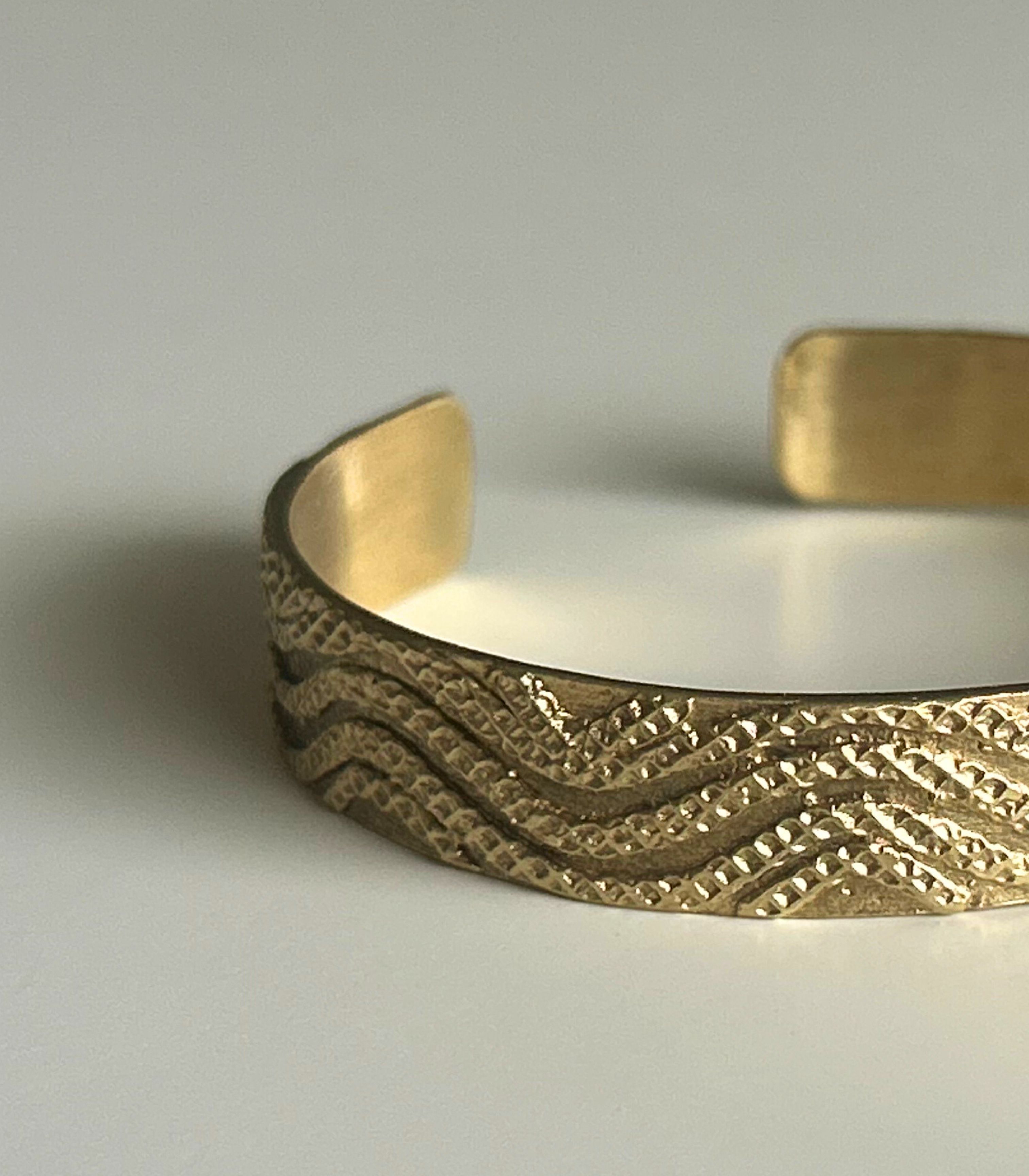 Lwok Bnetek Wave & Waters Brass Cuff - Sesotunawa