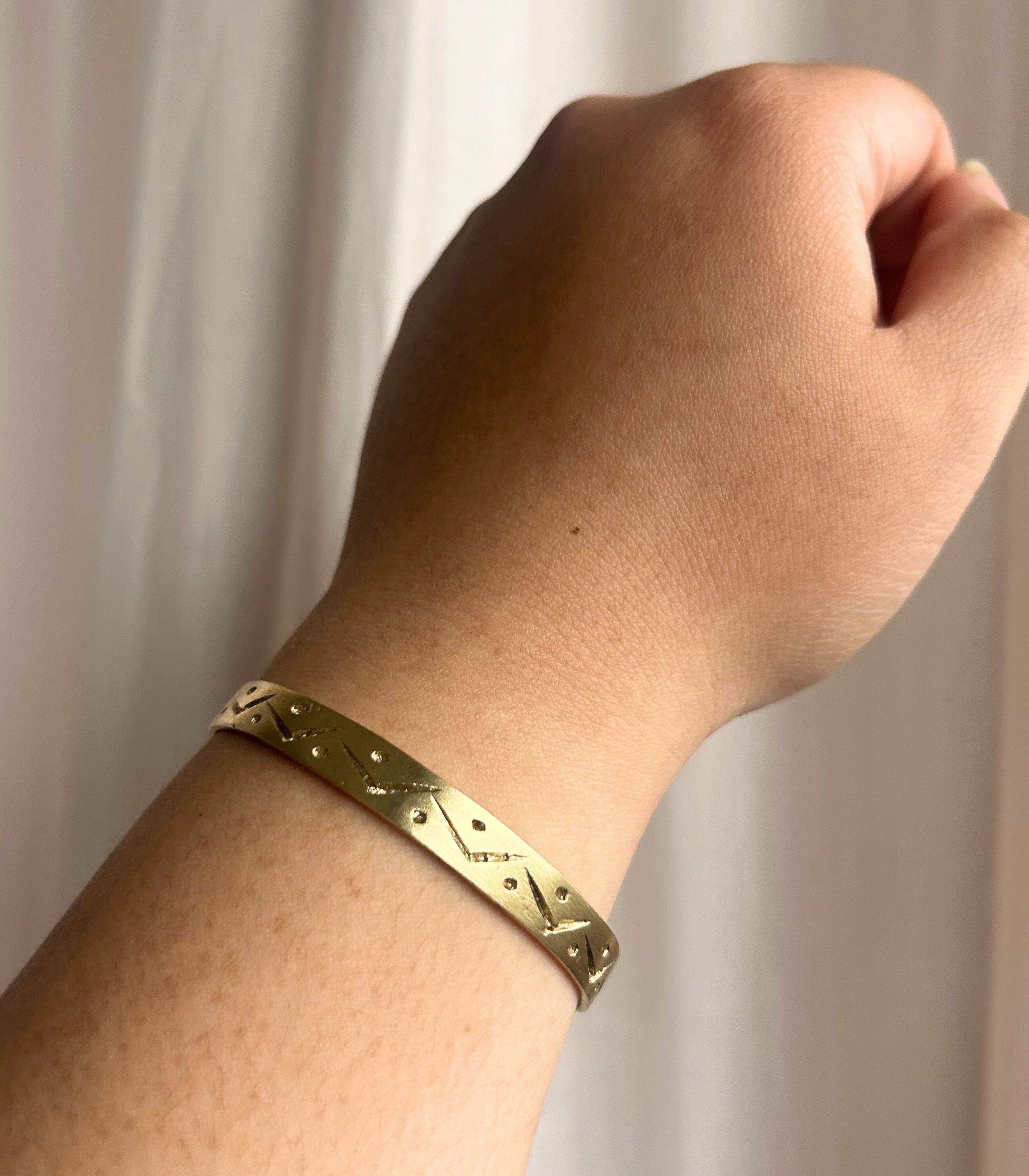 Sigol Nedek Mountains Brass Bangle - Sesotunawa