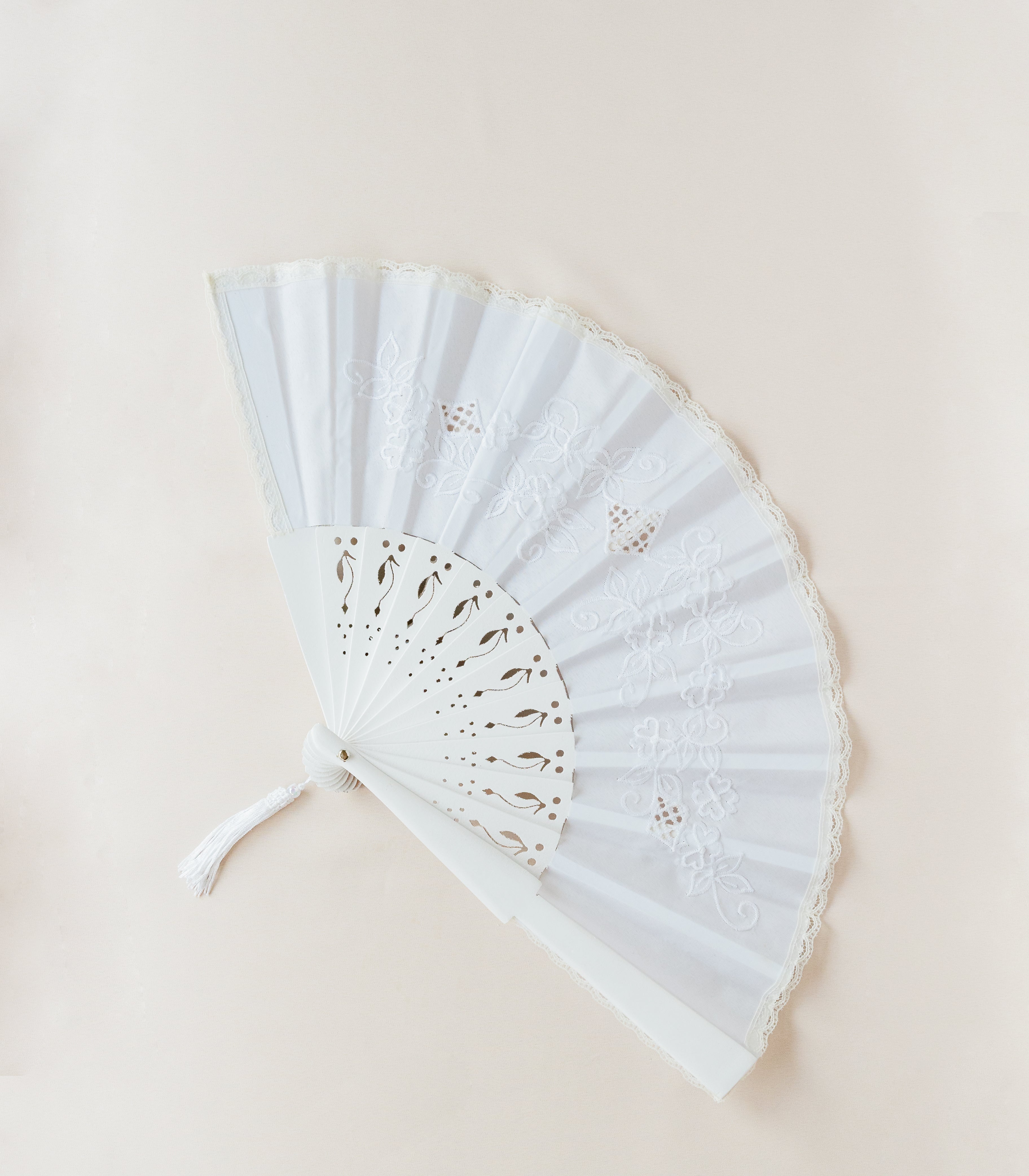 Pamaypay Embroidered Hand Fan (White) - The Wedding Library