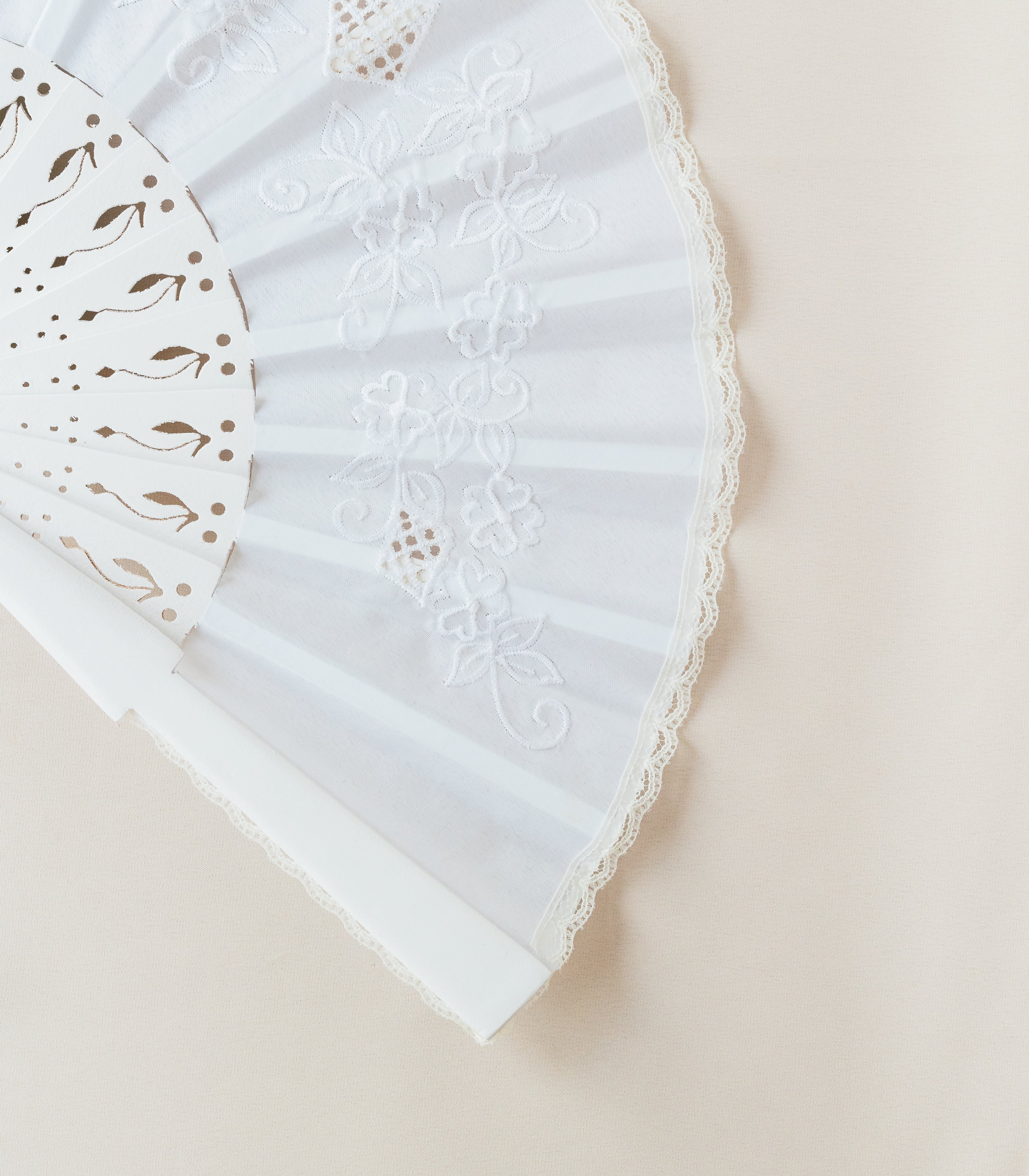 Pamaypay Embroidered Hand Fan (White) - The Wedding Library