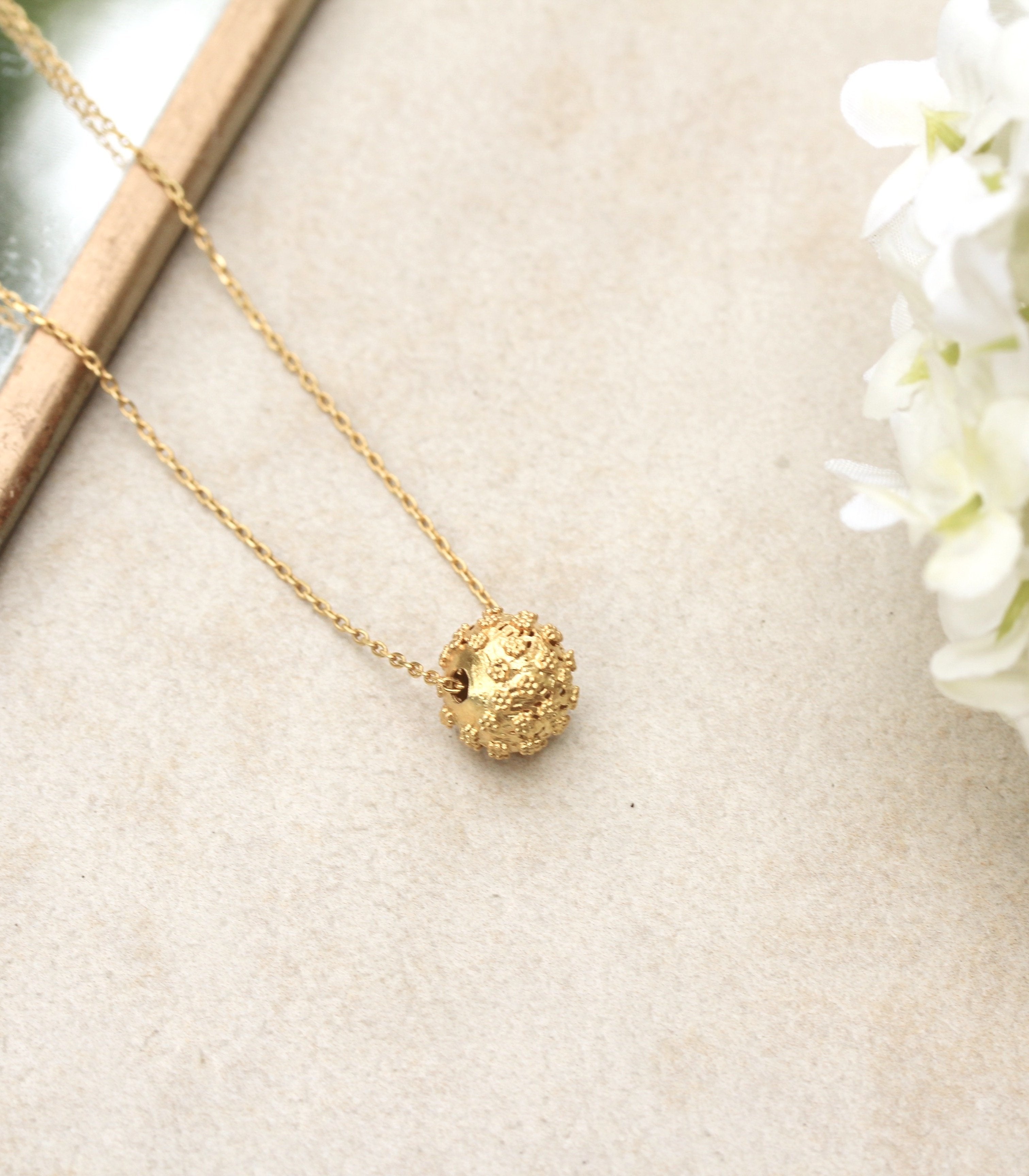 Amami Chain Pendant Necklace - AMAMI