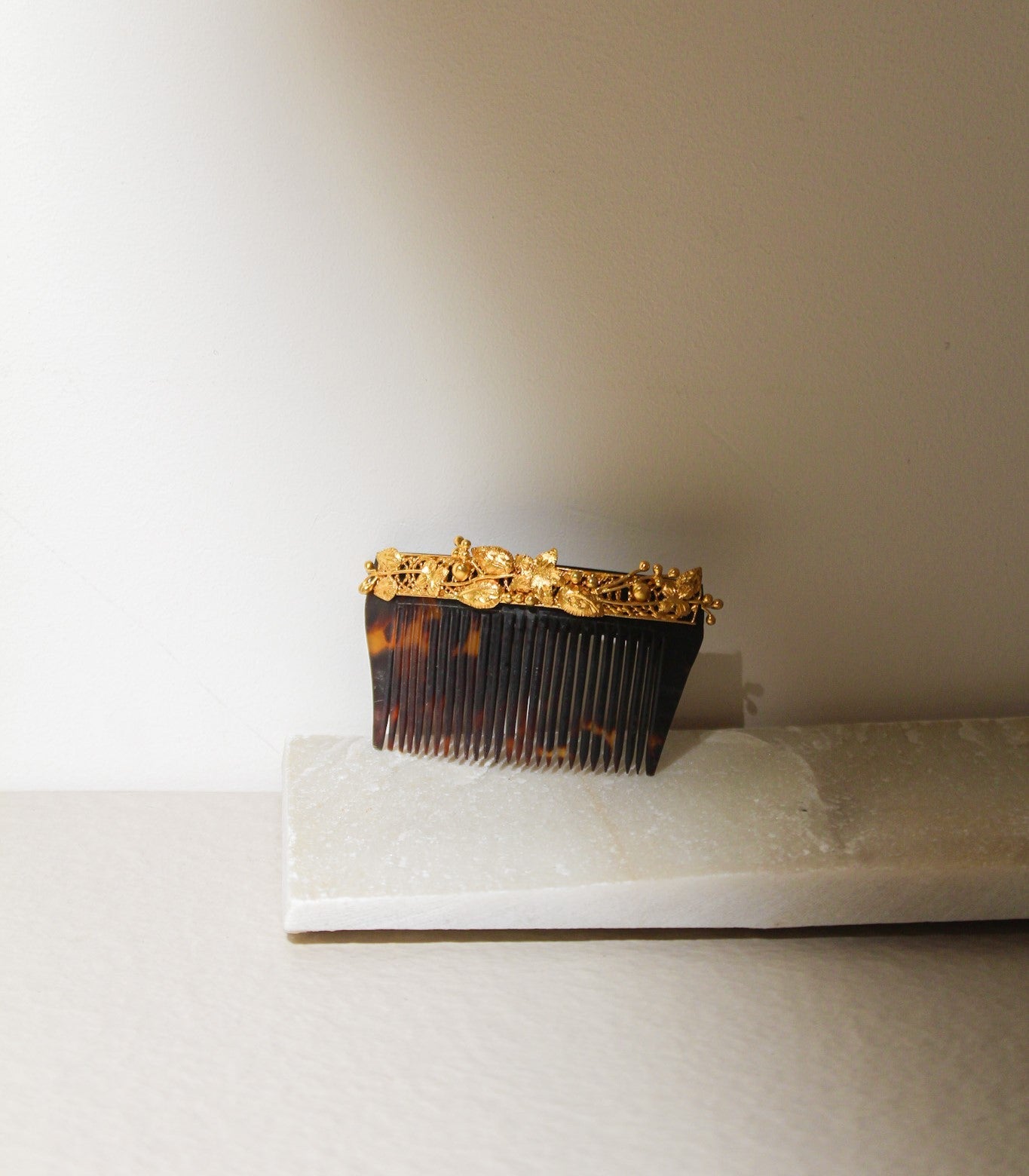 Antique Shell Payneta Comb - AMAMI