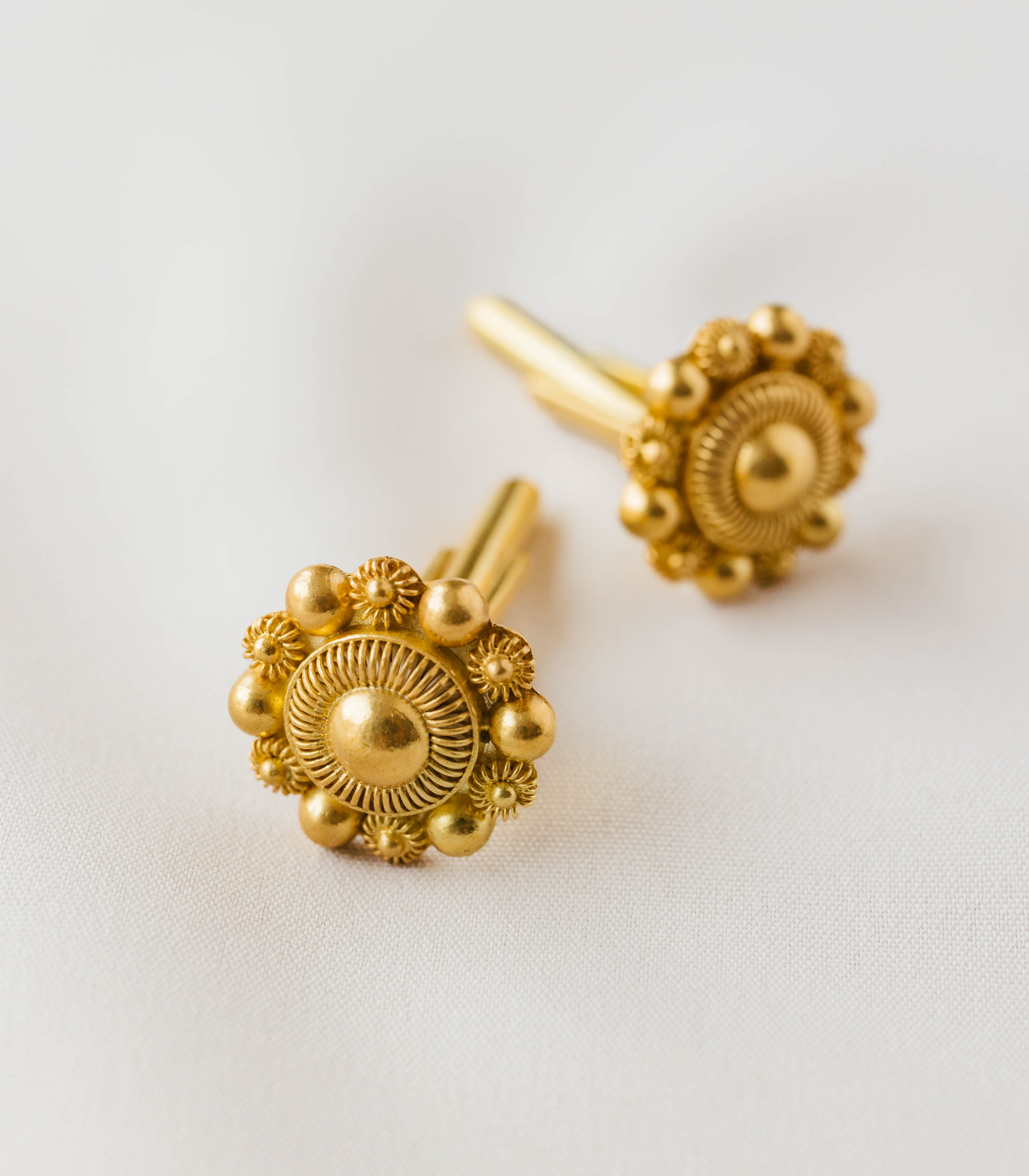 Bernie Cufflink in Gold - AMAMI