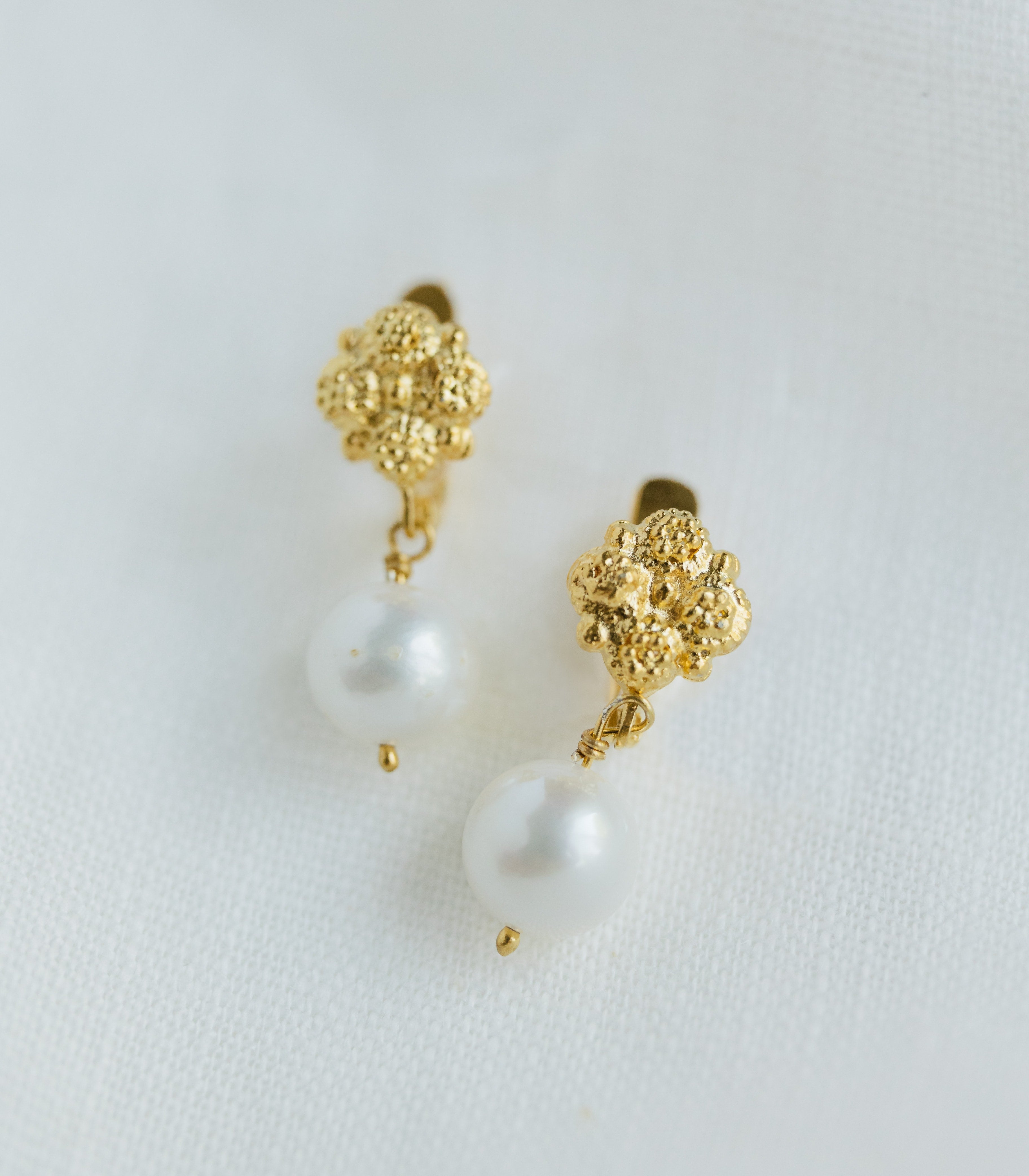 Estela Pearl Drop Earrings with 4 Rositas - AMAMI