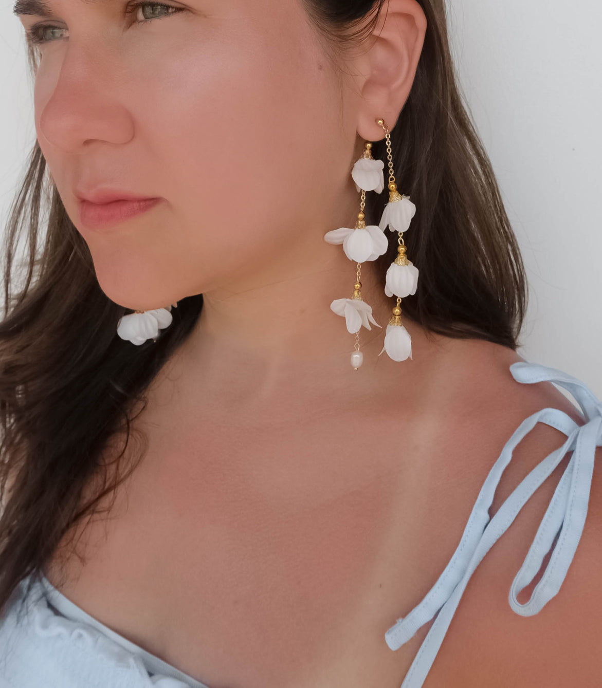 Caida Bloom Drops with a model - White - Arete