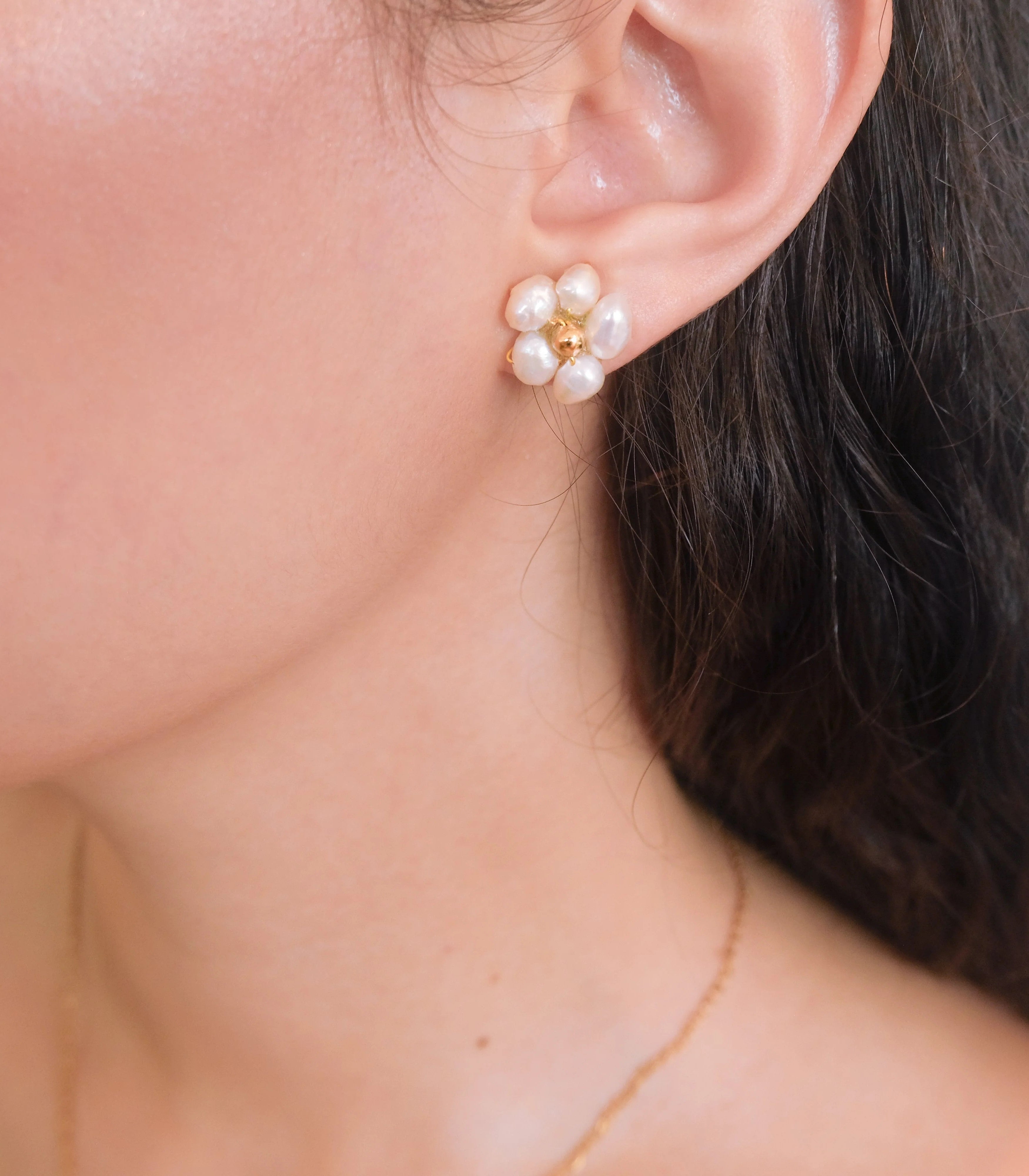 Kalachuchi Pearl Studs - Arete