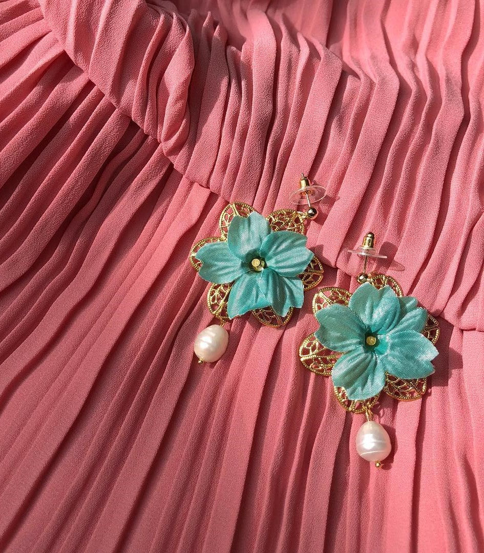 Margarita Pearl Earrings in Teal - Arete