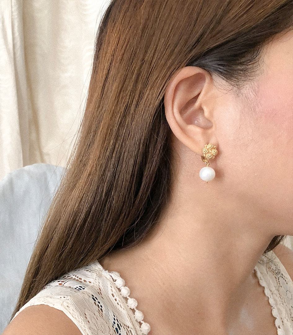 Estela Pearl Drop Earrings with 4 Rositas - AMAMI