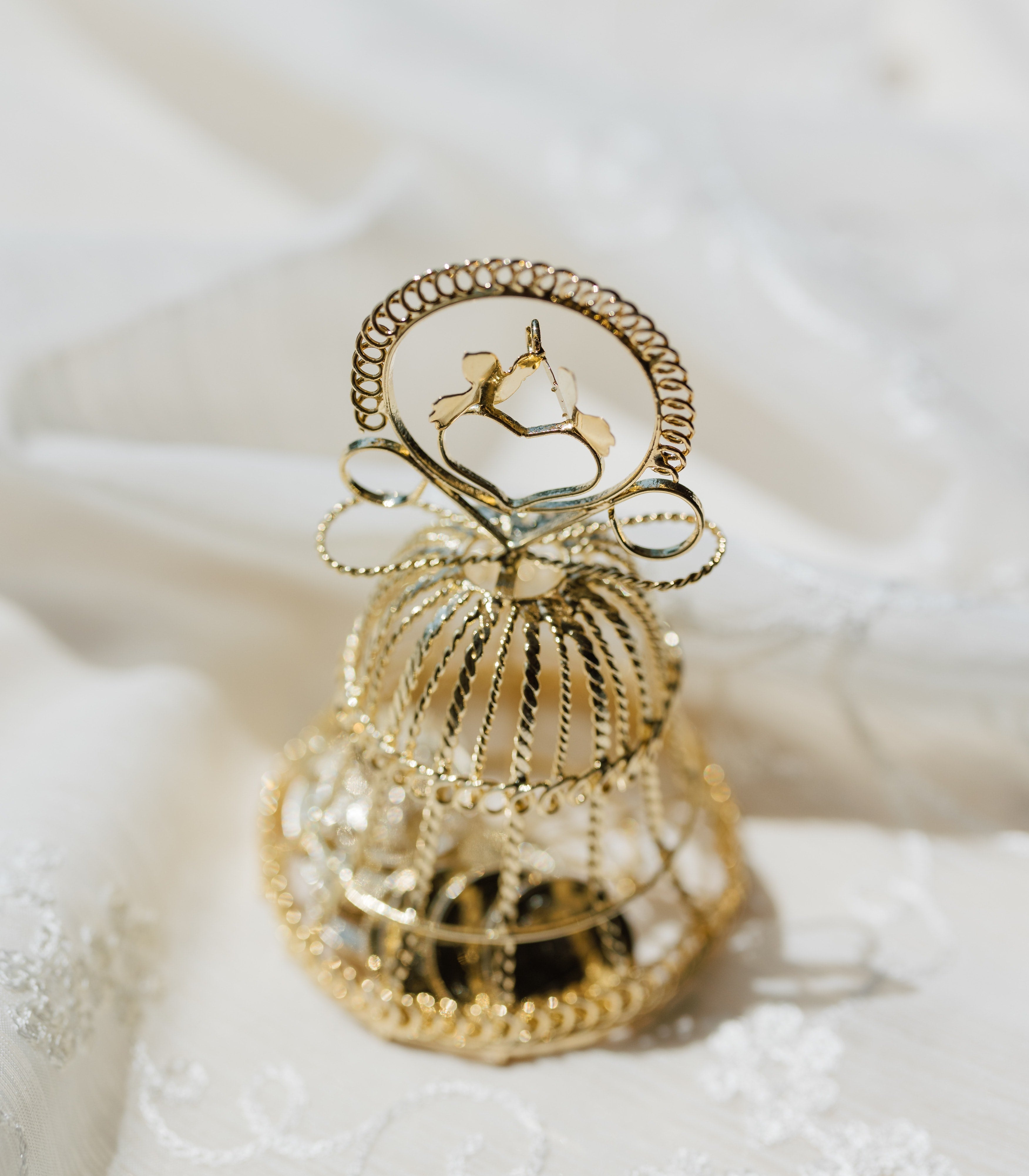 WeddingLibrary - Gold - Bell Arras